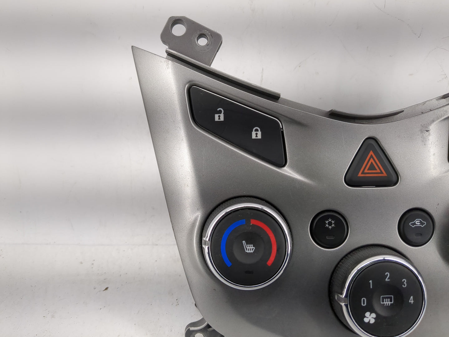 2017-2019 Chevrolet Sonic Climate Control Module Temperature AC/Heater Replacement P/N:4252 1801 Fits Fits 2017 2018 2019 20