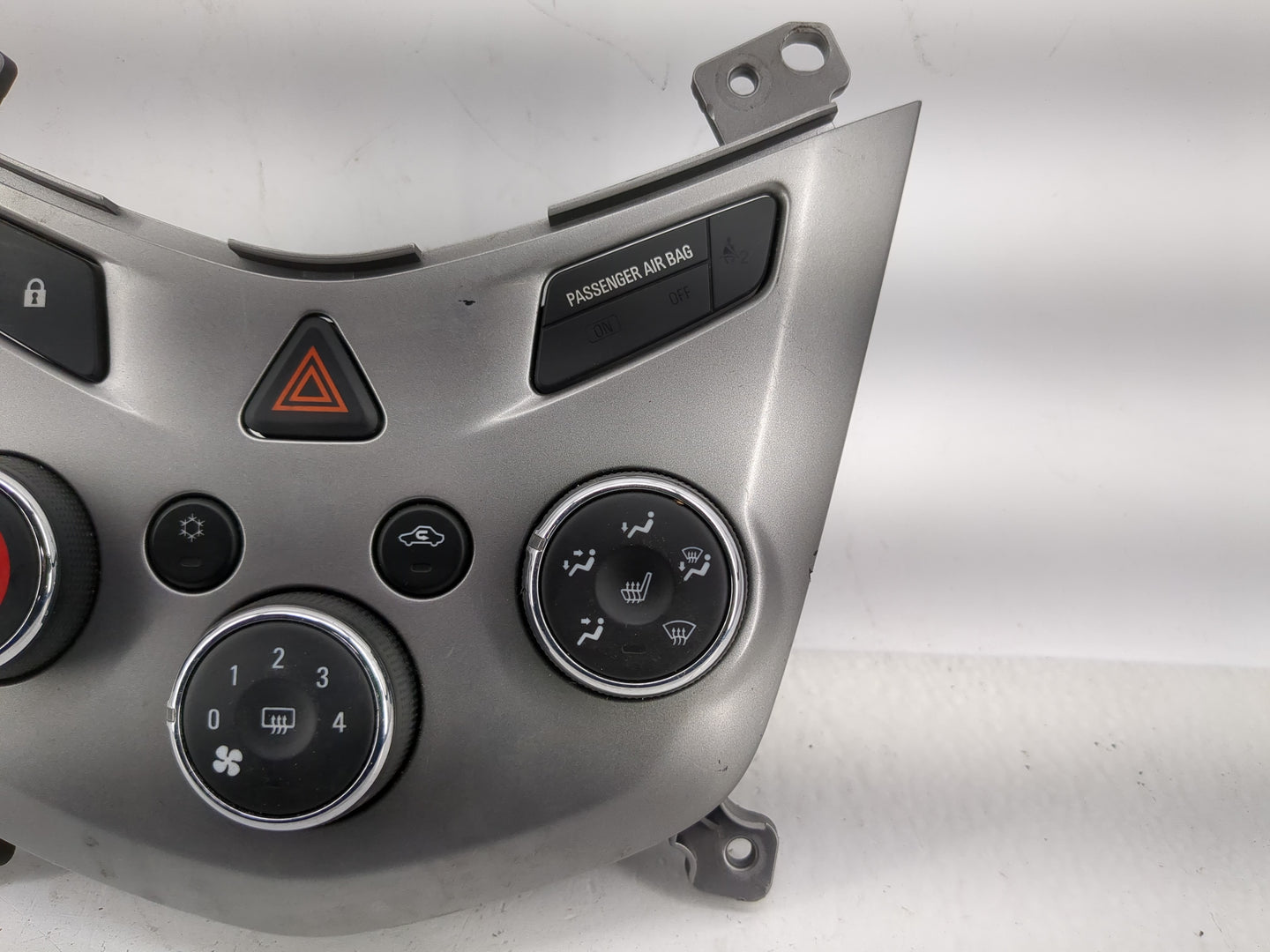 2017-2019 Chevrolet Sonic Climate Control Module Temperature AC/Heater Replacement P/N:4252 1801 Fits Fits 2017 2018 2019 20