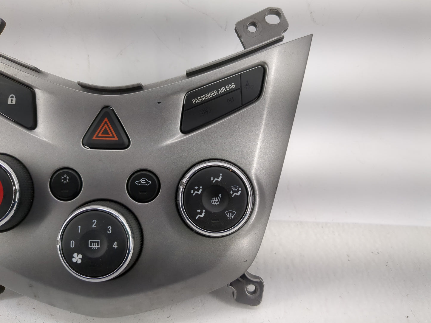 2017-2019 Chevrolet Sonic Climate Control Module Temperature AC/Heater Replacement P/N:4252 1801 Fits Fits 2017 2018 2019 20