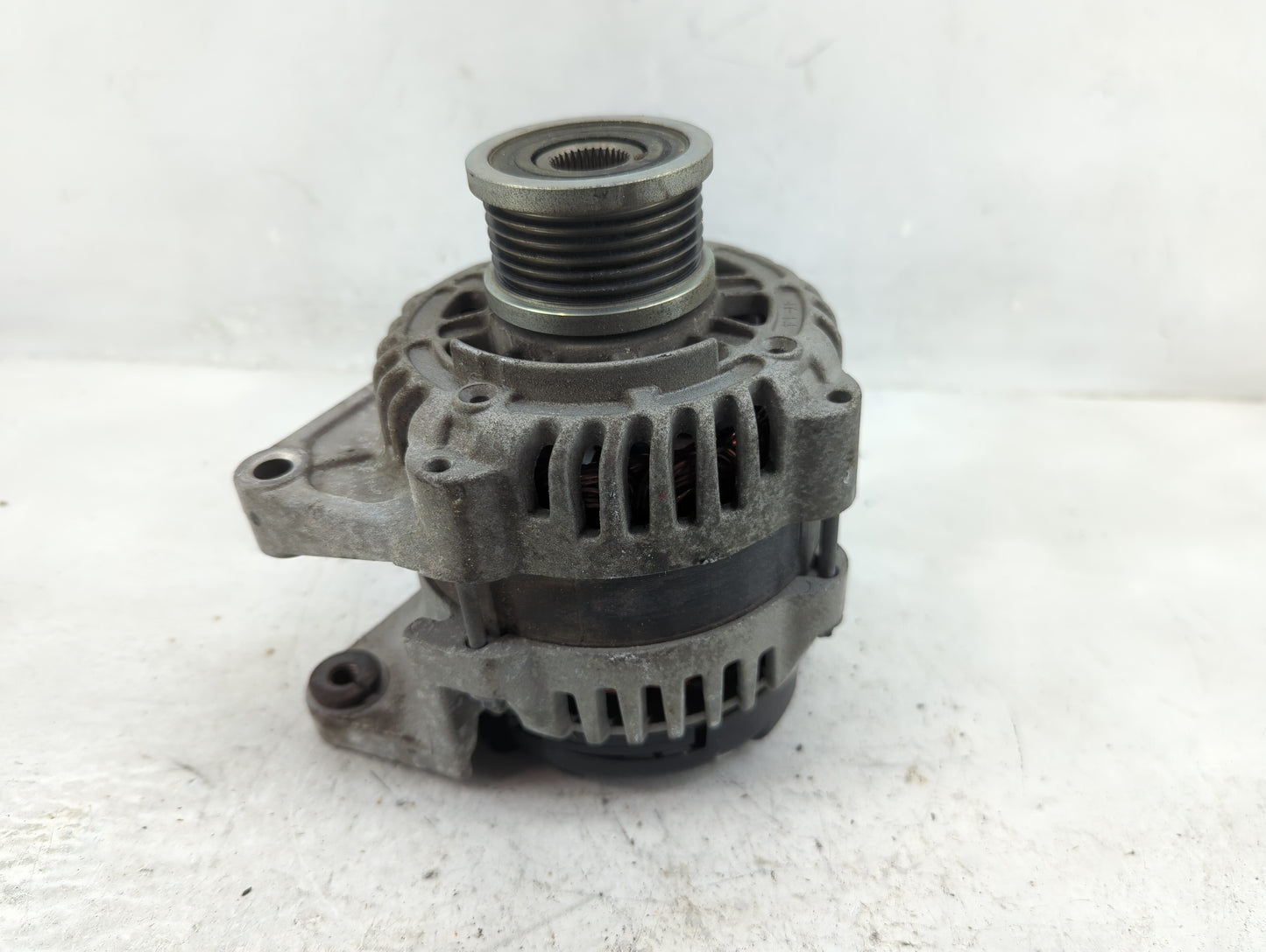 2012-2018 Chevrolet Sonic Alternator Replacement Generator Charging Assembly Engine OEM P/N:13595628 Fits OEM Used Auto Part