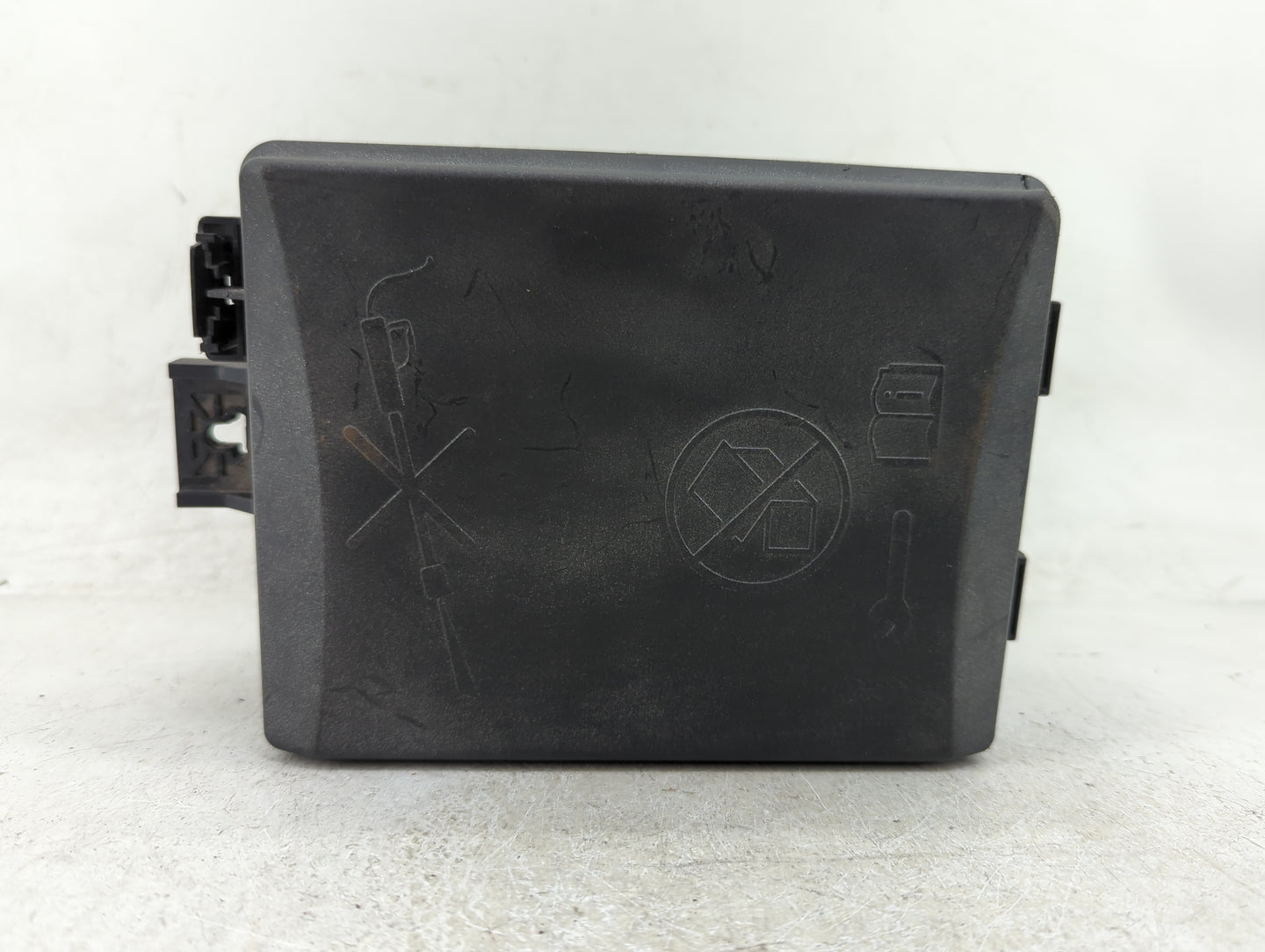 2017-2018 Chevrolet Sonic Fusebox Fuse Box Panel Relay Module P/N:42556512 Fits Fits 2017 2018 OEM Used Auto Parts - Oemused