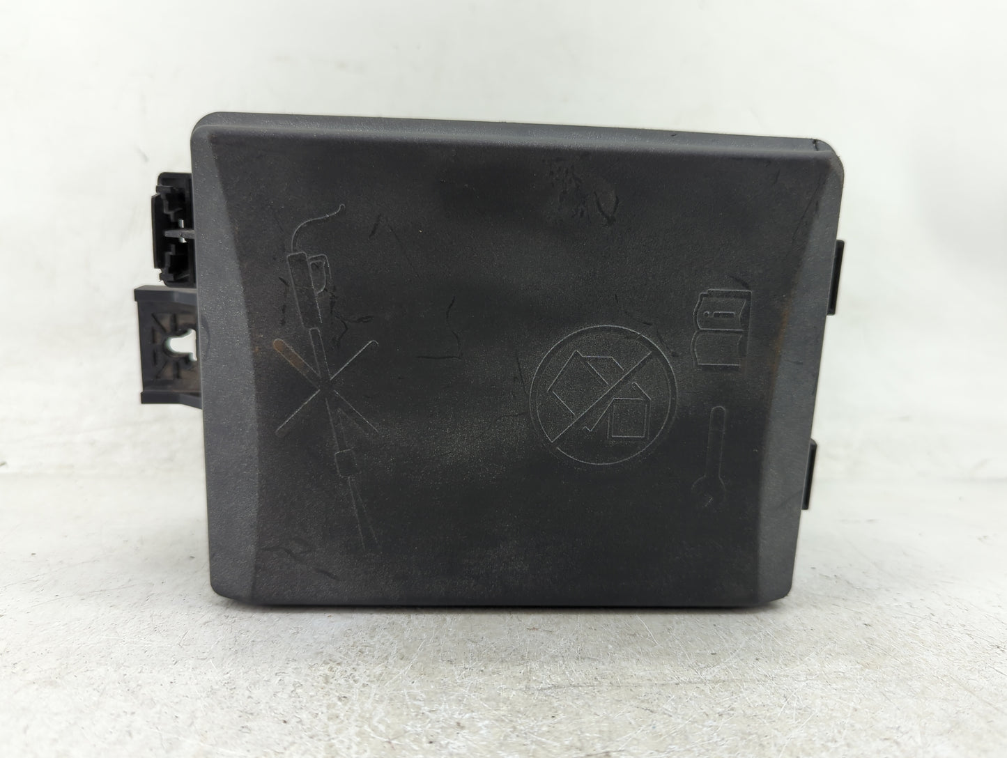 2017-2018 Chevrolet Sonic Fusebox Fuse Box Panel Relay Module P/N:42556512 Fits Fits 2017 2018 OEM Used Auto Parts - Oemused