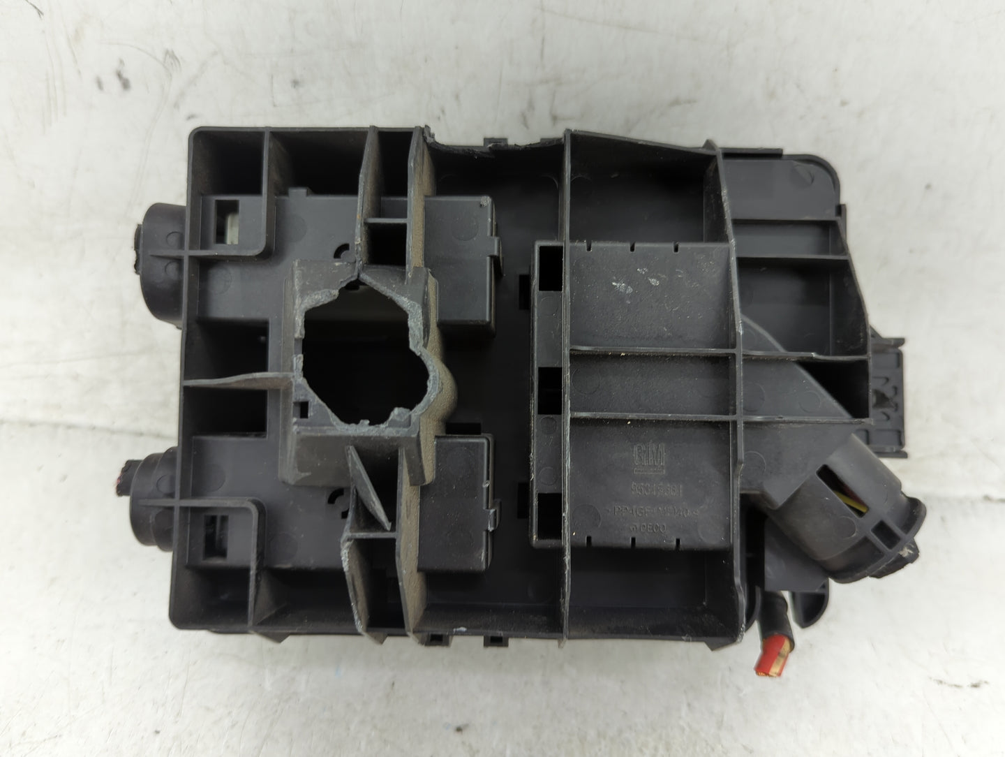 2017-2018 Chevrolet Sonic Fusebox Fuse Box Panel Relay Module P/N:42556512 Fits Fits 2017 2018 OEM Used Auto Parts - Oemused