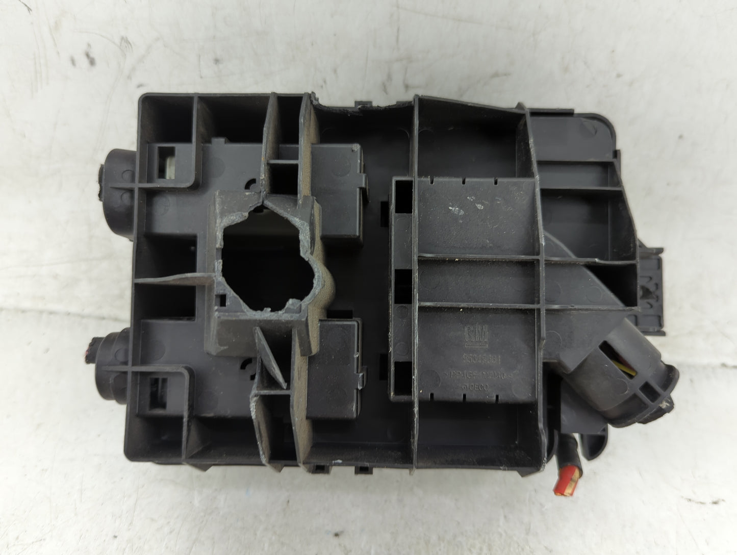 2017-2018 Chevrolet Sonic Fusebox Fuse Box Panel Relay Module P/N:42556512 Fits Fits 2017 2018 OEM Used Auto Parts - Oemused