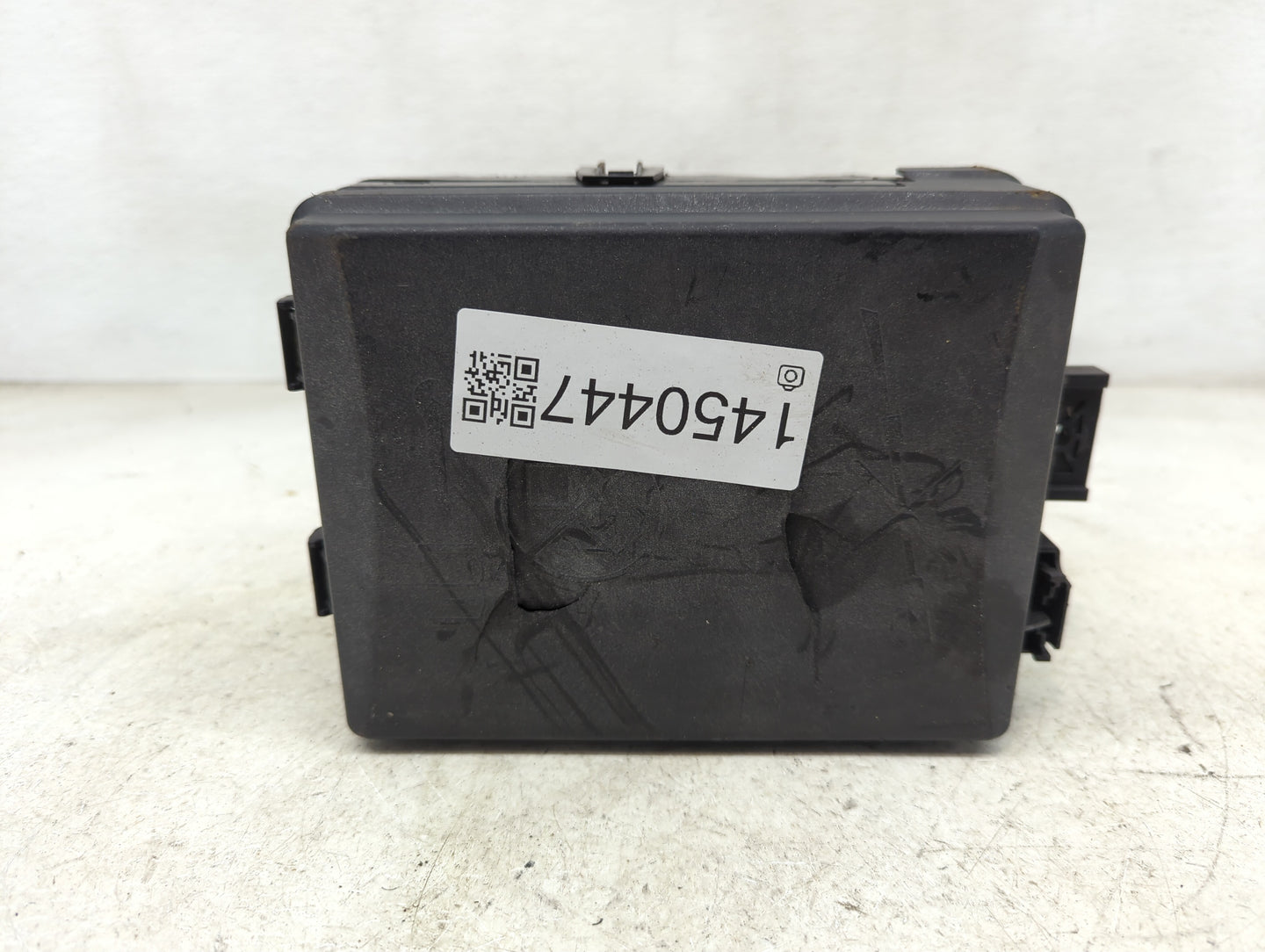 2017-2018 Chevrolet Sonic Fusebox Fuse Box Panel Relay Module P/N:42386669 Fits Fits 2017 2018 OEM Used Auto Parts - Oemused
