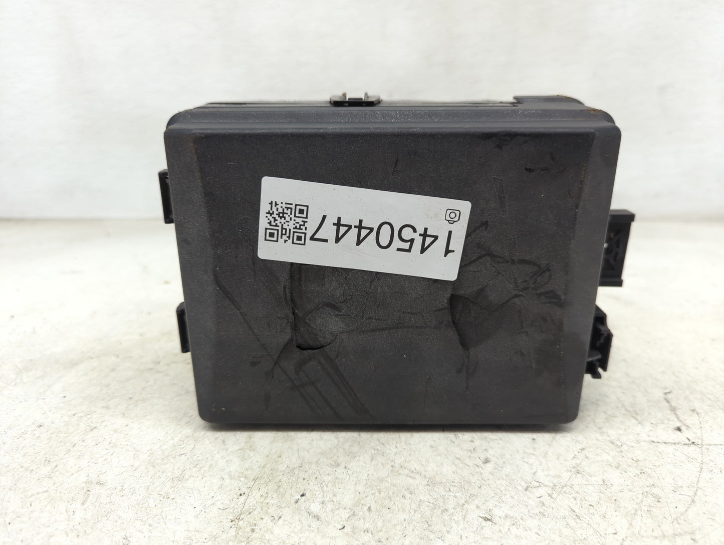 2017-2018 Chevrolet Sonic Fusebox Fuse Box Panel Relay Module P/N:42386669 Fits Fits 2017 2018 OEM Used Auto Parts - Oemused