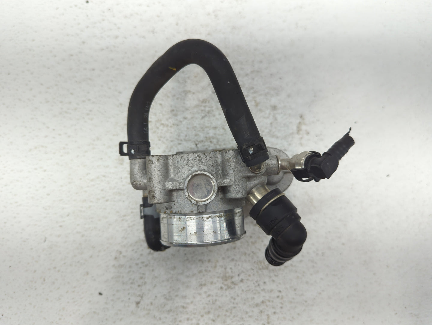 2012-2018 Chevrolet Sonic Throttle Body P/N:55 577 375 Fits Fits 2009 2010 2011 2012 2013 2014 2015 2016 2017 2018 OEM Used 