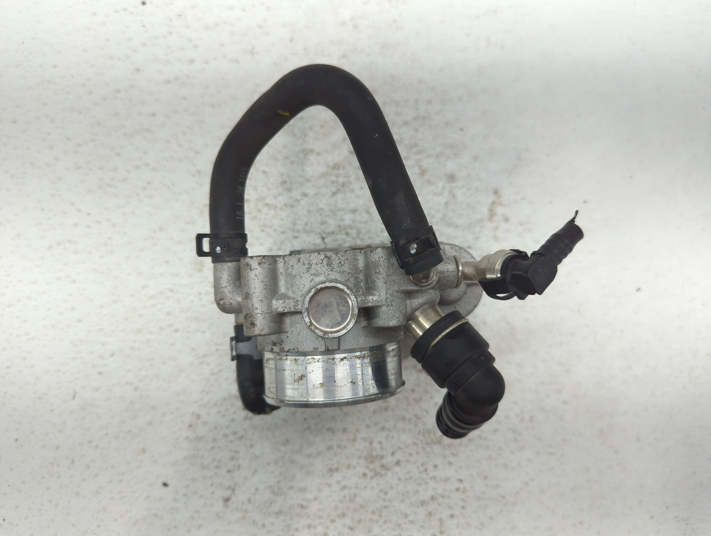 2012-2018 Chevrolet Sonic Throttle Body P/N:55 577 375 Fits Fits 2009 2010 2011 2012 2013 2014 2015 2016 2017 2018 OEM Used 