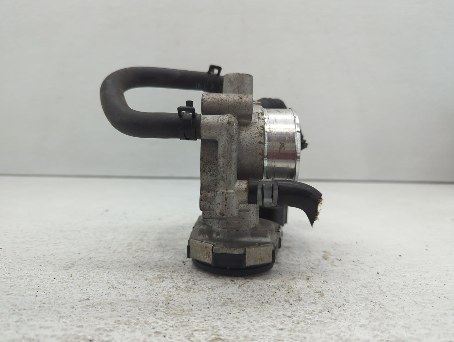 2012-2018 Chevrolet Sonic Throttle Body P/N:55 577 375 Fits Fits 2009 2010 2011 2012 2013 2014 2015 2016 2017 2018 OEM Used 