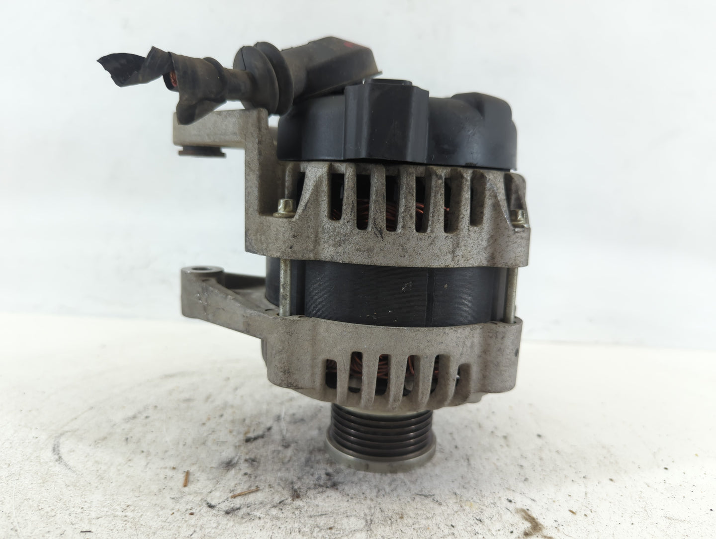 2012-2018 Chevrolet Sonic Alternator Replacement Generator Charging Assembly Engine OEM P/N:13595628 Fits OEM Used Auto Part