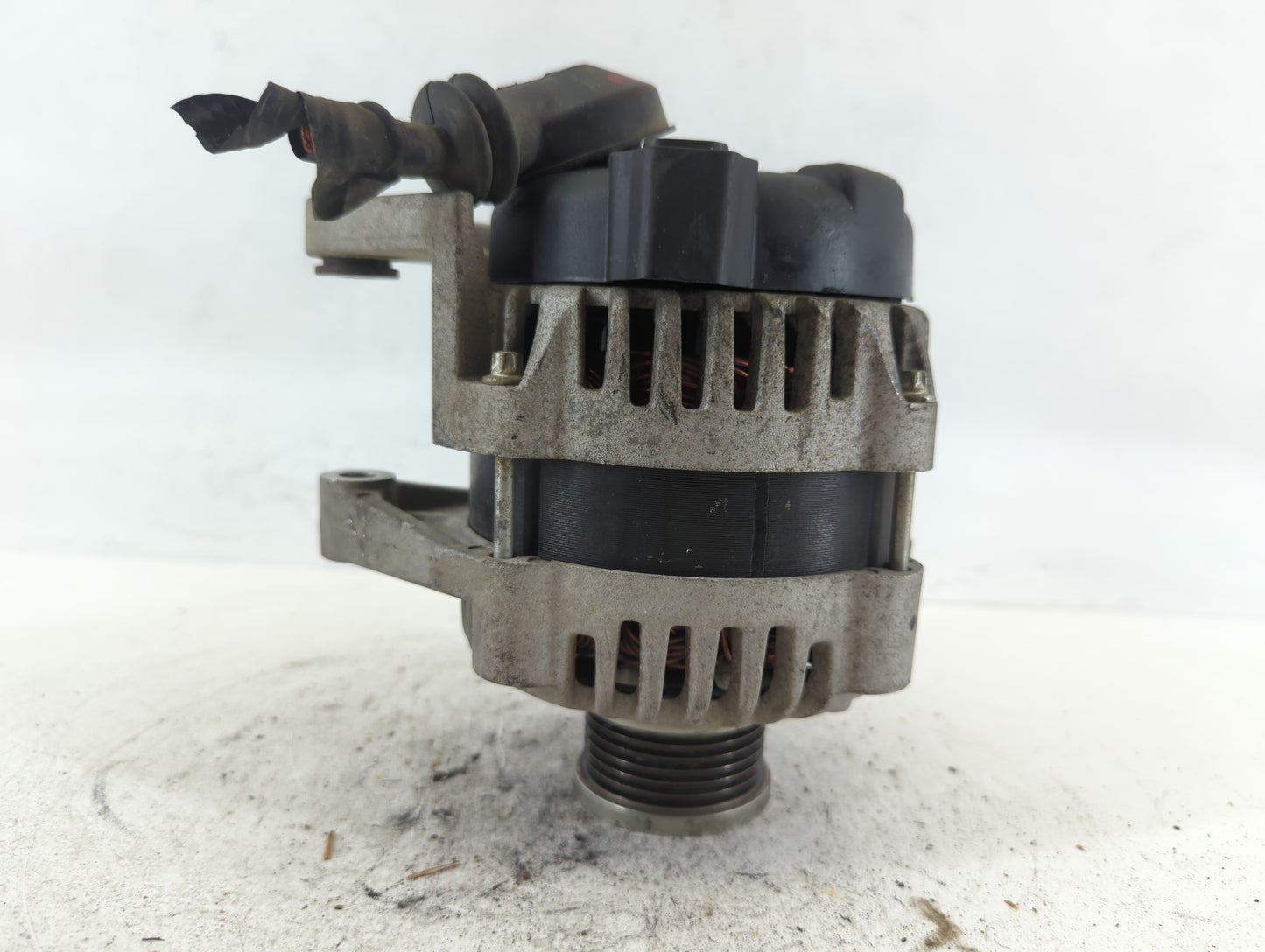 2012-2018 Chevrolet Sonic Alternator Replacement Generator Charging Assembly Engine OEM P/N:13595628 Fits OEM Used Auto Part