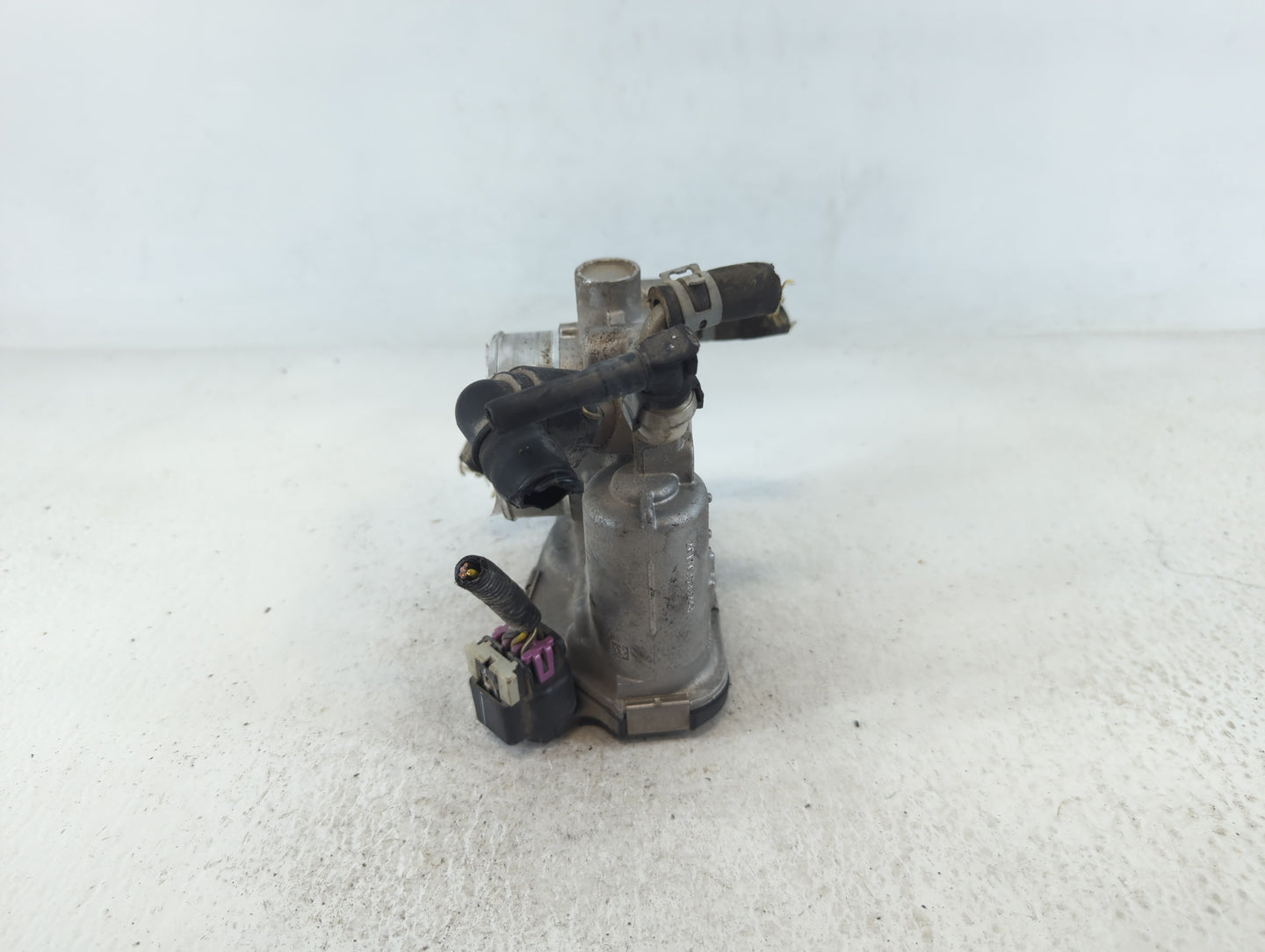 2012-2018 Chevrolet Sonic Throttle Body P/N:55561495 Fits Fits 2009 2010 2011 2012 2013 2014 2015 2016 2017 2018 OEM Used Au