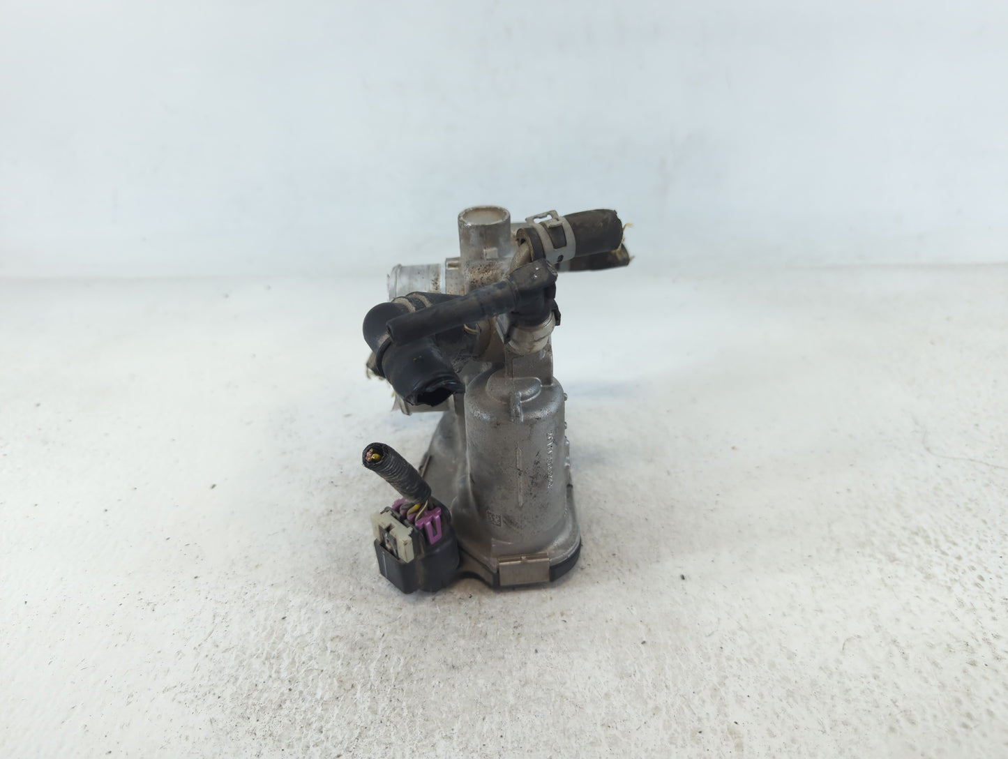 2012-2018 Chevrolet Sonic Throttle Body P/N:55561495 Fits Fits 2009 2010 2011 2012 2013 2014 2015 2016 2017 2018 OEM Used Au