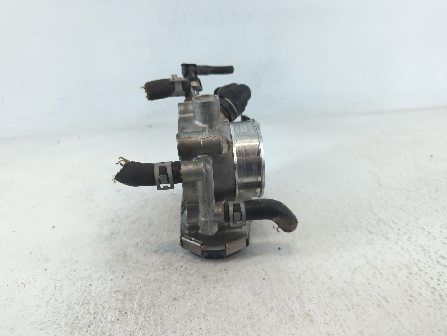 2012-2018 Chevrolet Sonic Throttle Body P/N:55561495 Fits Fits 2009 2010 2011 2012 2013 2014 2015 2016 2017 2018 OEM Used Au