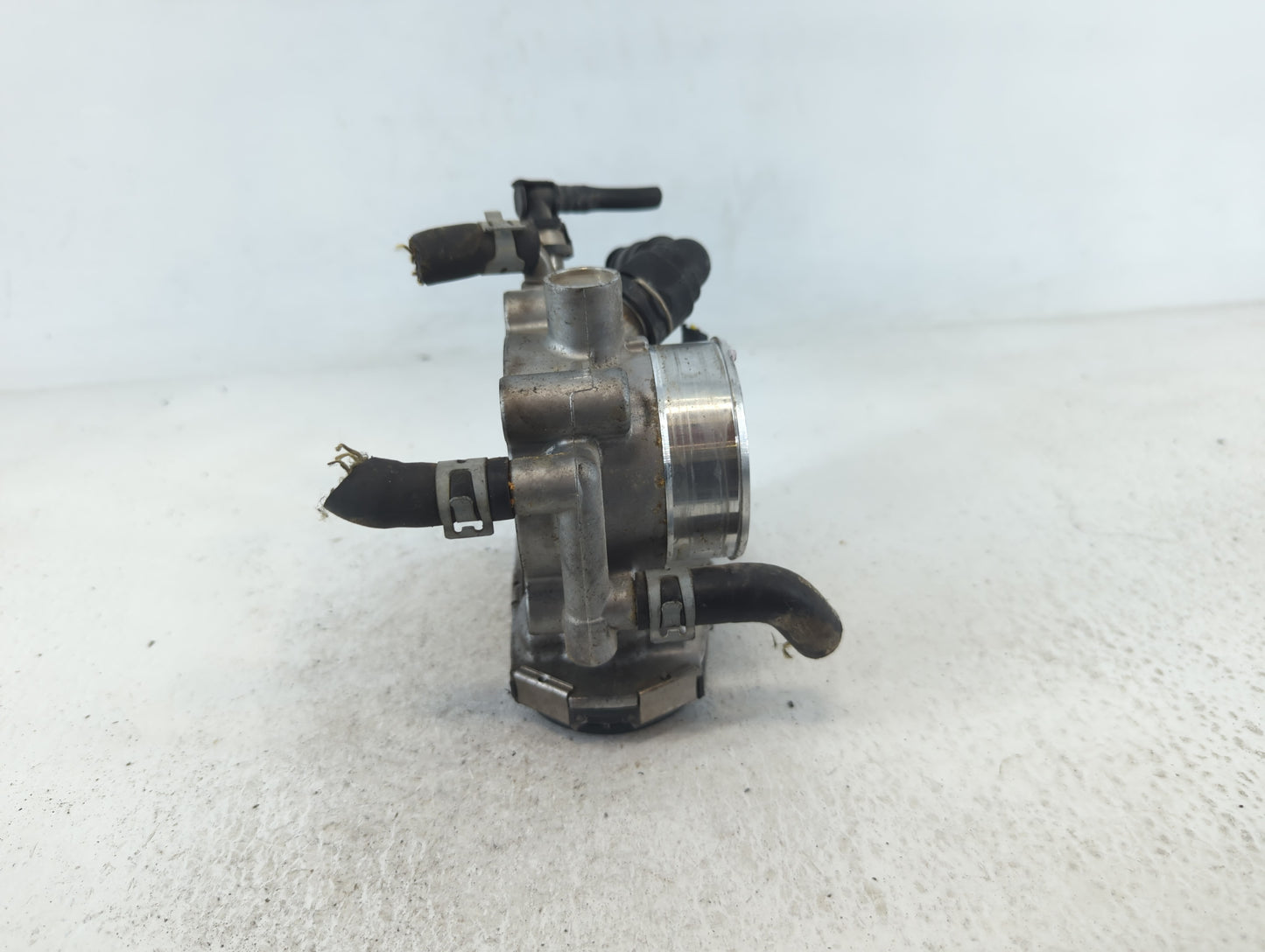 2012-2018 Chevrolet Sonic Throttle Body P/N:55561495 Fits Fits 2009 2010 2011 2012 2013 2014 2015 2016 2017 2018 OEM Used Au