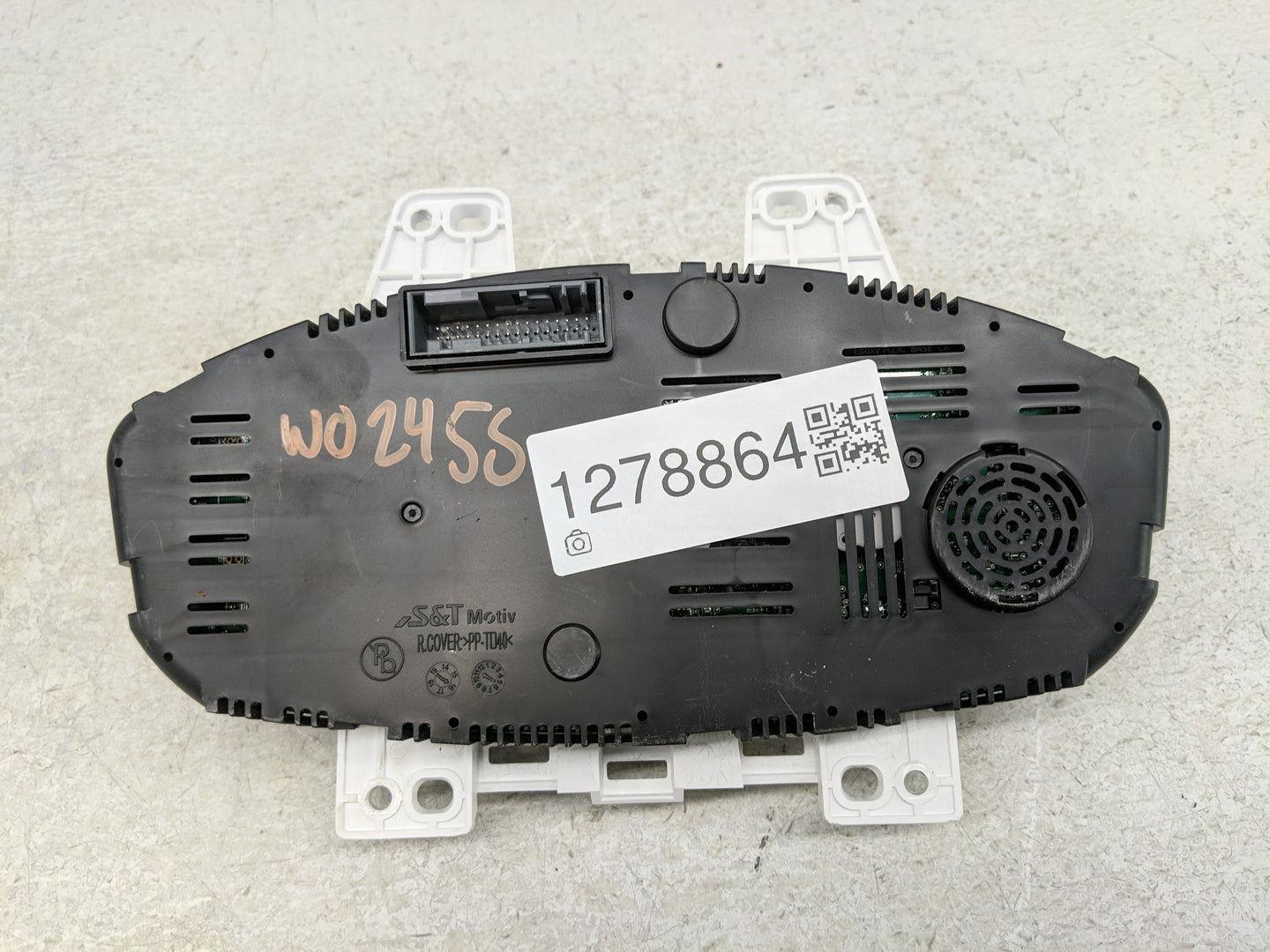 2016-2018 Chevrolet Spark Instrument Cluster Speedometer Gauges P/N:42574662 Fits Fits 2016 2017 2018 OEM Used Auto Parts - 