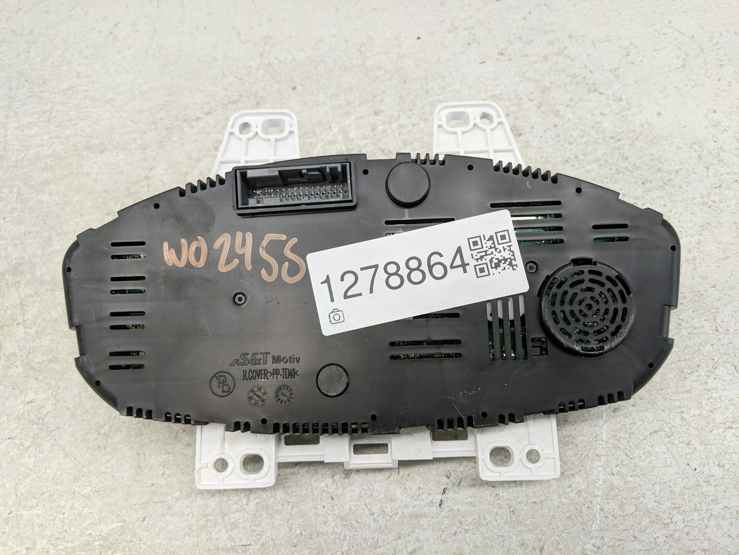 2016-2018 Chevrolet Spark Instrument Cluster Speedometer Gauges P/N:42574662 Fits Fits 2016 2017 2018 OEM Used Auto Parts - 
