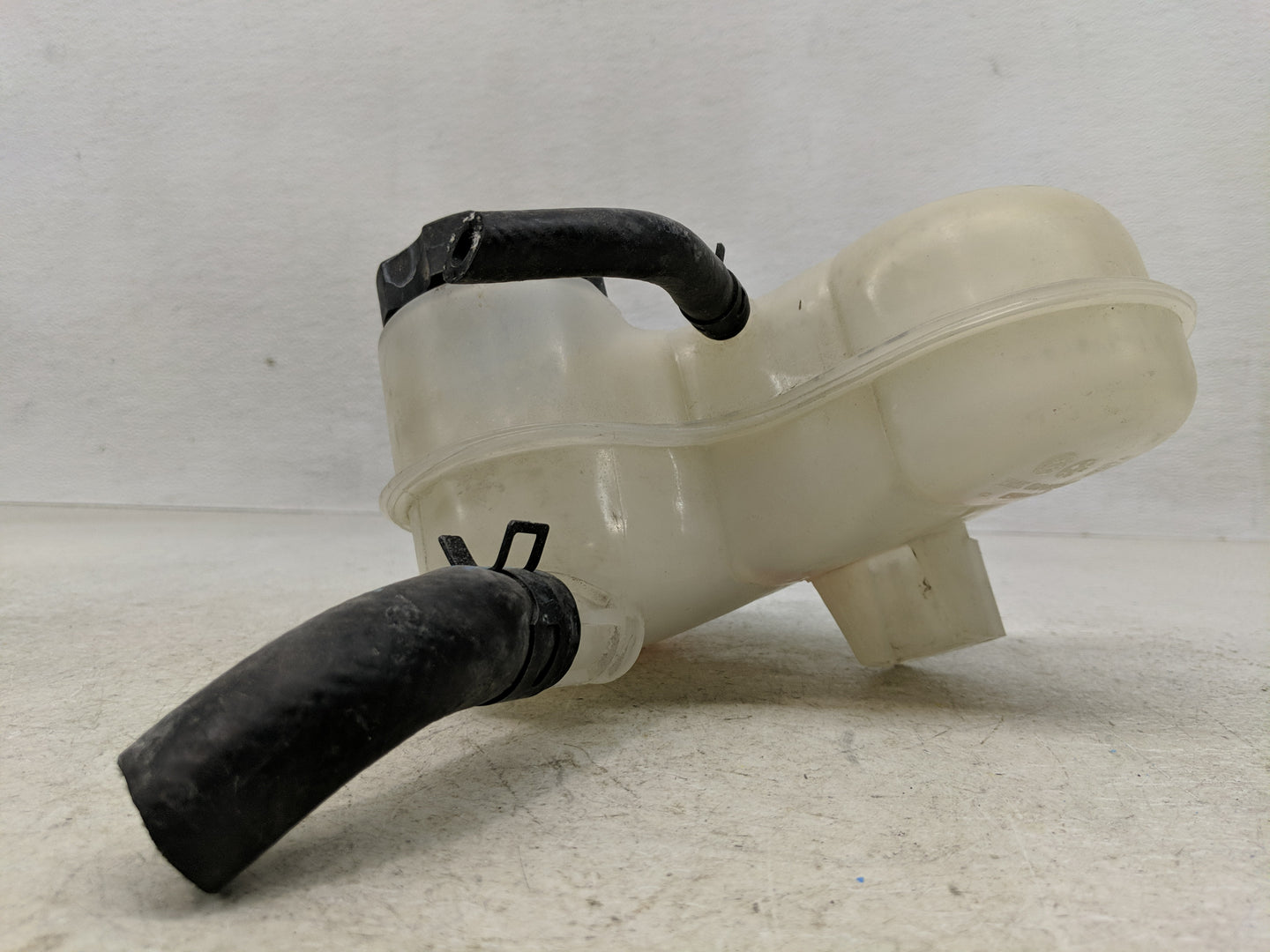 2016 Chevrolet Spark Radiator Coolant Overflow Expansion Tank Bottle 1313120 - Oemusedautoparts1.com
