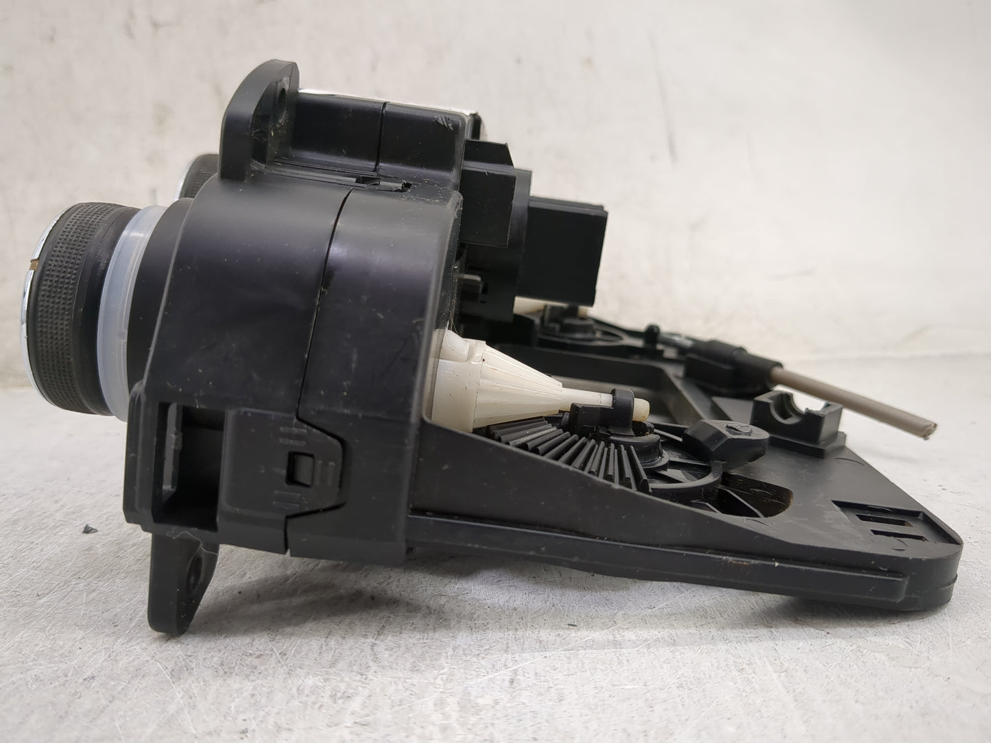 2017-2018 Chevrolet Spark Climate Control Module Temperature AC/Heater Replacement P/N:42614205 Fits Fits 2017 2018 OEM Used