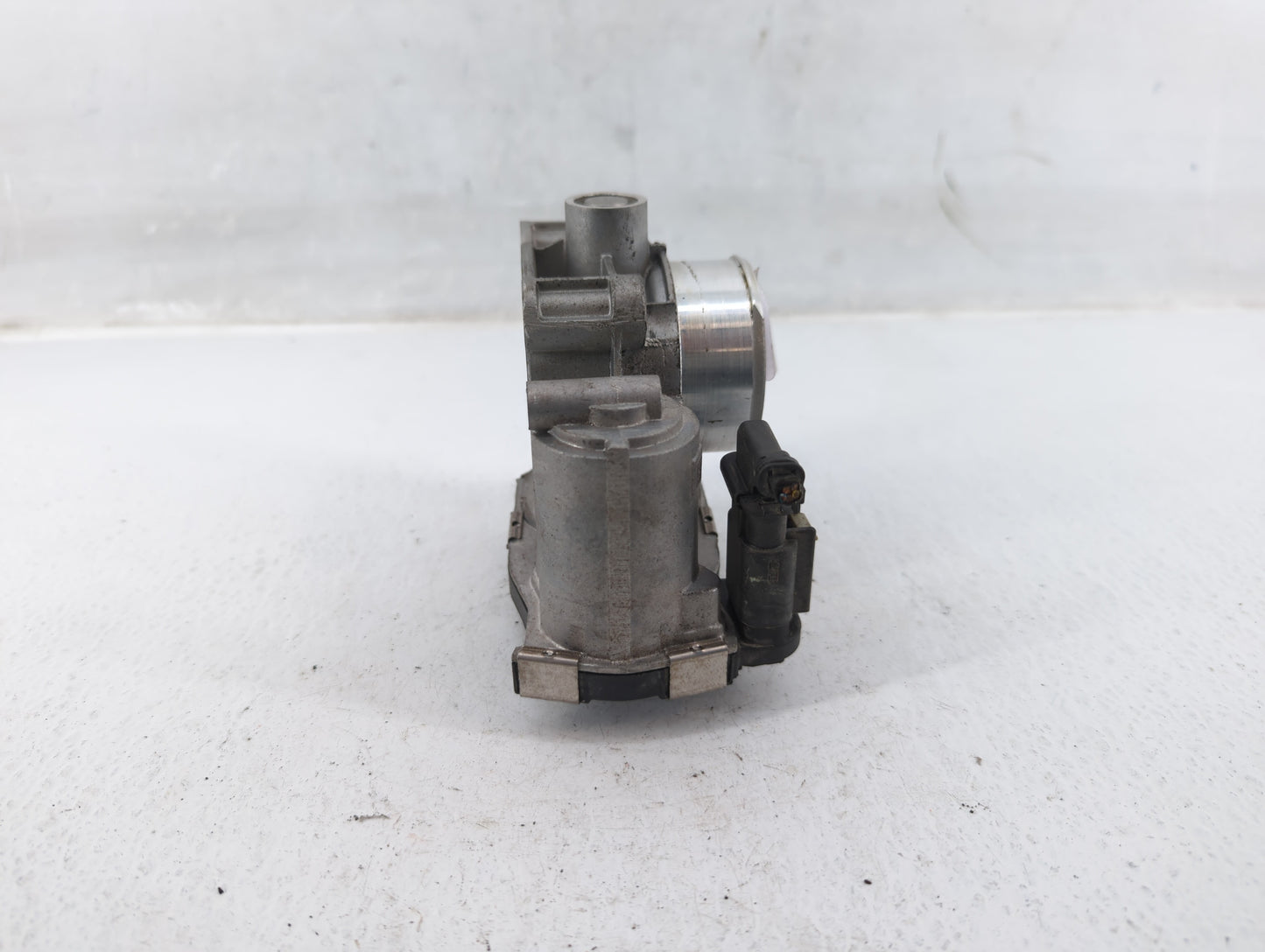 2016-2022 Chevrolet Spark Throttle Body P/N:12673014 Fits Fits 2016 2017 2018 2019 2020 2021 2022 OEM Used Auto Parts - Oemu