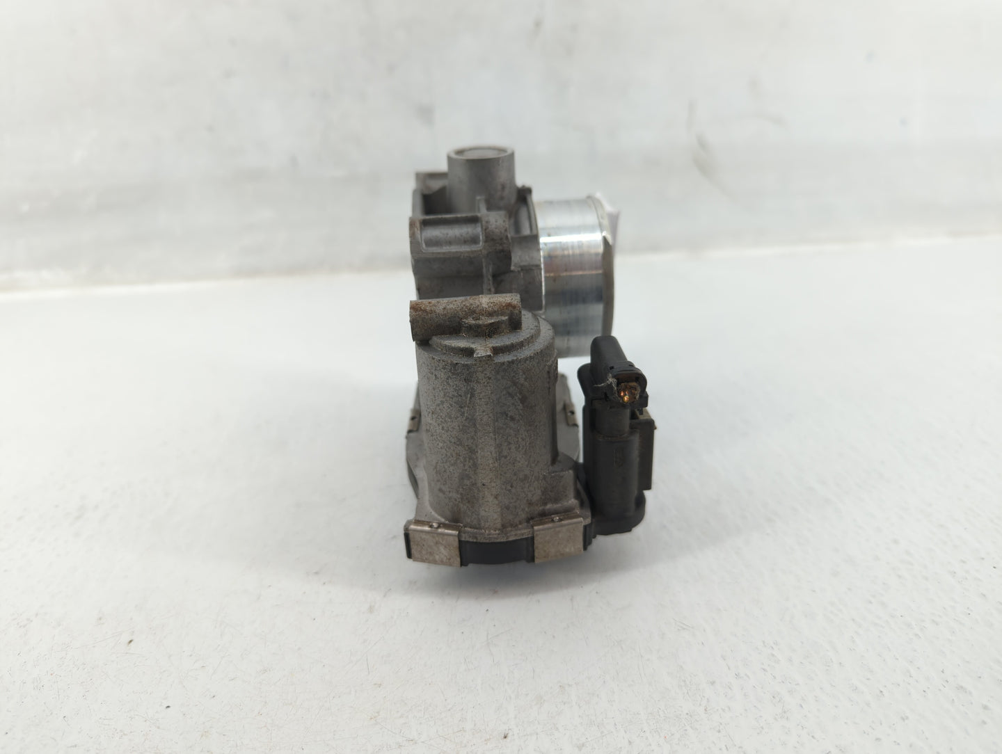 2016-2022 Chevrolet Spark Throttle Body P/N:12673014 Fits Fits 2016 2017 2018 2019 2020 2021 2022 OEM Used Auto Parts - Oemu
