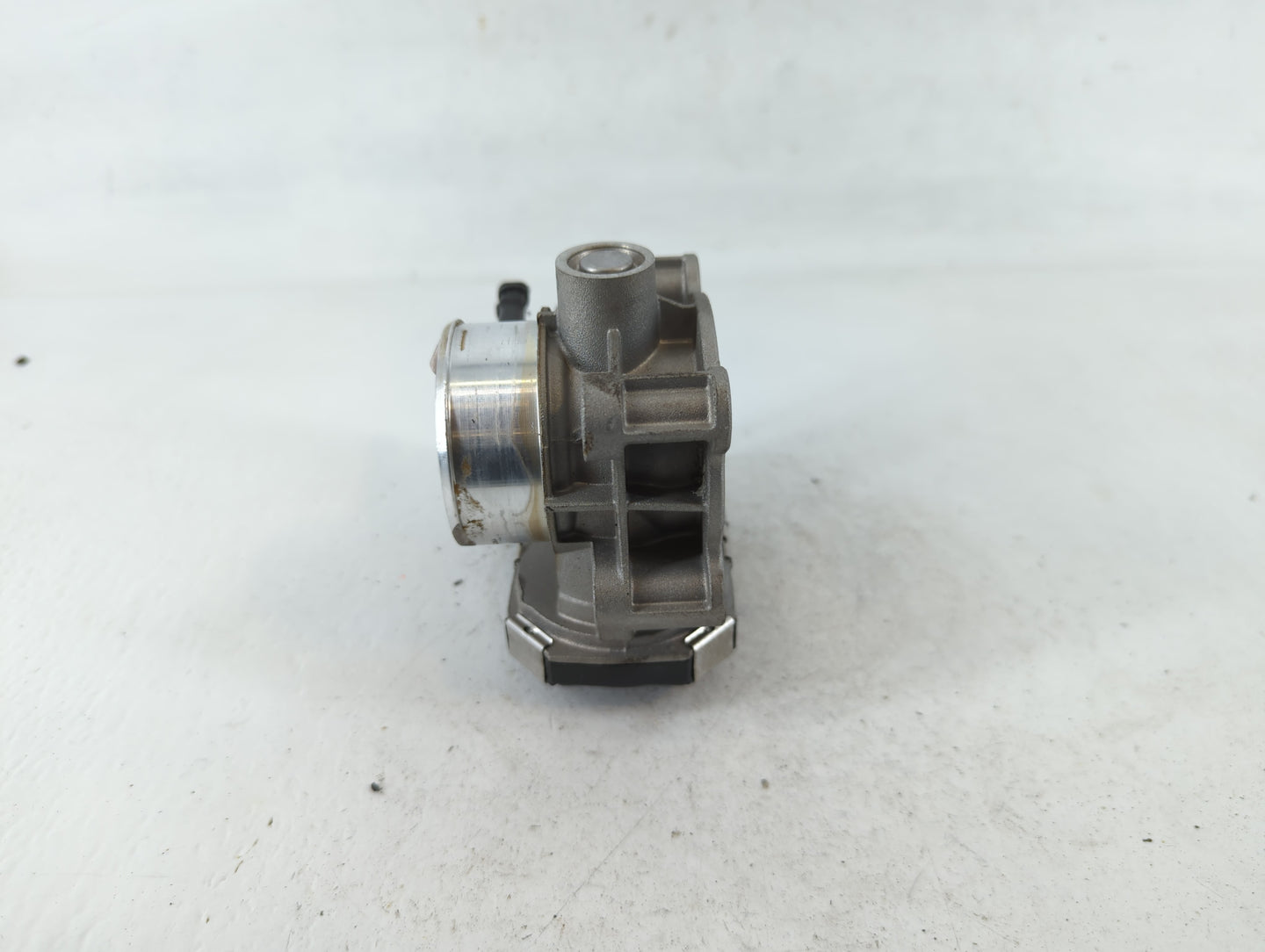 2016-2022 Chevrolet Spark Throttle Body P/N:12673014 Fits Fits 2016 2017 2018 2019 2020 2021 2022 OEM Used Auto Parts - Oemu