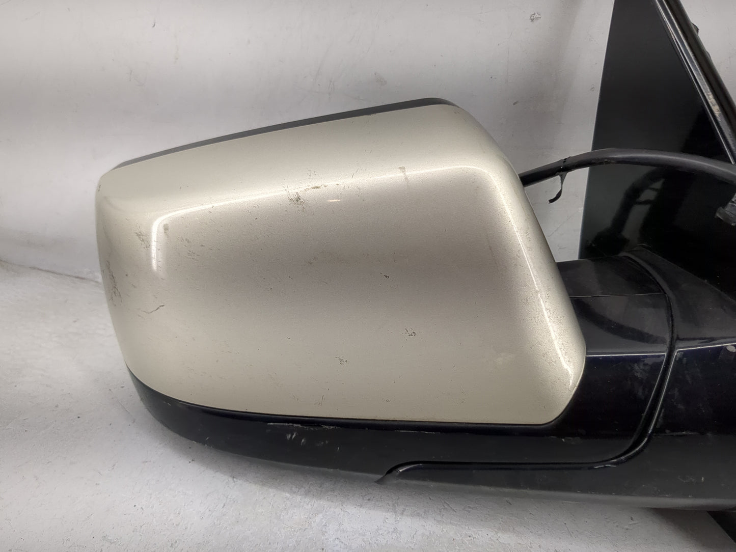 2017 Chevrolet Suburban Passenger Side View Mirror - Right Door Mirror OEM Used - Oemusedautoparts1.com