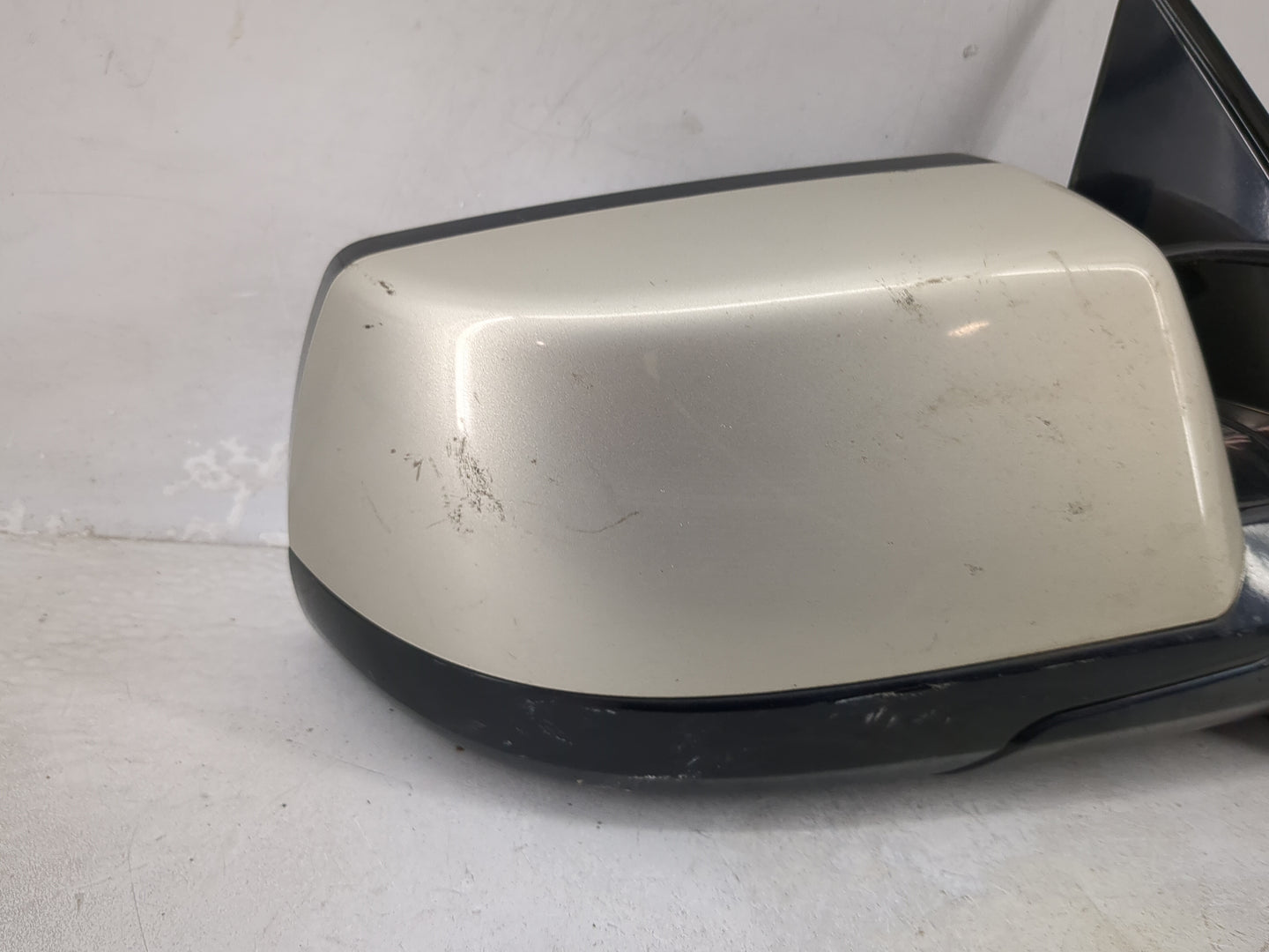 2017 Chevrolet Suburban Passenger Side View Mirror - Right Door Mirror OEM Used - Oemusedautoparts1.com