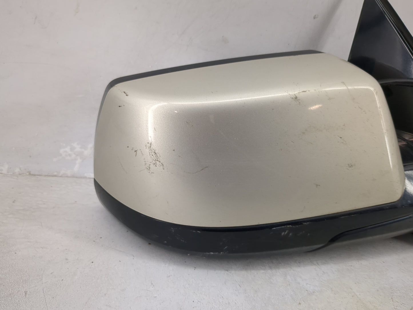 2017 Chevrolet Suburban Passenger Side View Mirror - Right Door Mirror OEM Used - Oemusedautoparts1.com