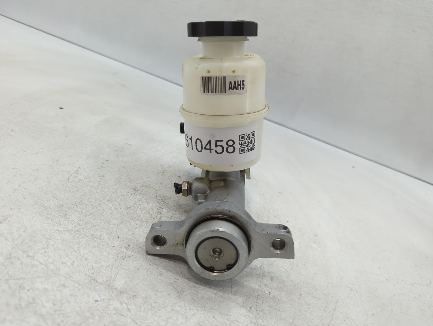 Chevrolet Suburban Brake Master Cylinder - Oemusedautoparts1.com