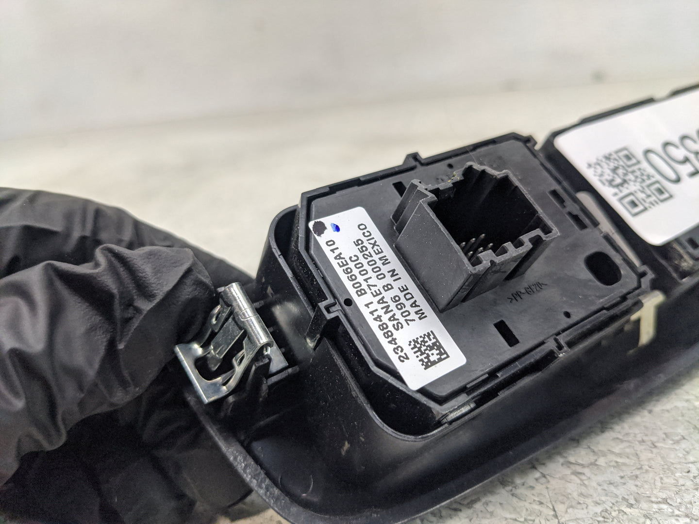 2017 Chevrolet Suburban 1500 Master Power Window Switch Replacement Driver Side Left P/N:23488411 Fits OEM Used Auto Parts -