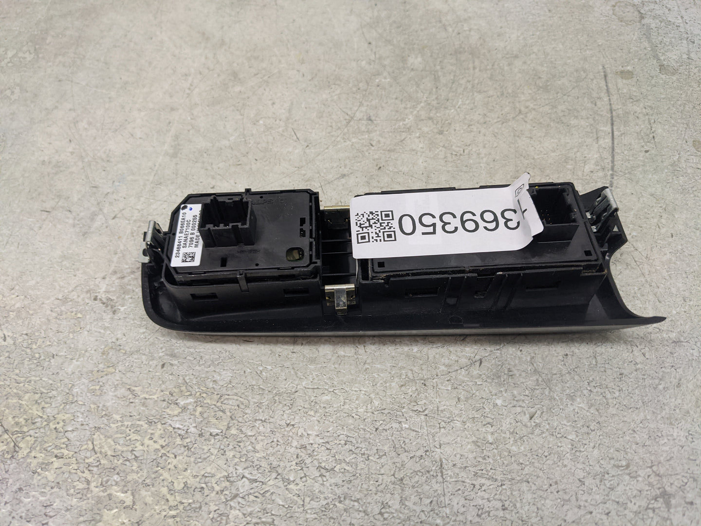 2017 Chevrolet Suburban 1500 Master Power Window Switch Replacement Driver Side Left P/N:23488411 Fits OEM Used Auto Parts -