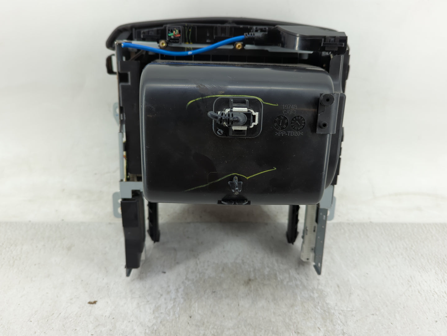 2017 Chevrolet Suburban 1500 Radio AM FM Cd Player Receiver Replacement P/N:84096260 Fits Fits 2018 2019 2020 OEM Used Auto 