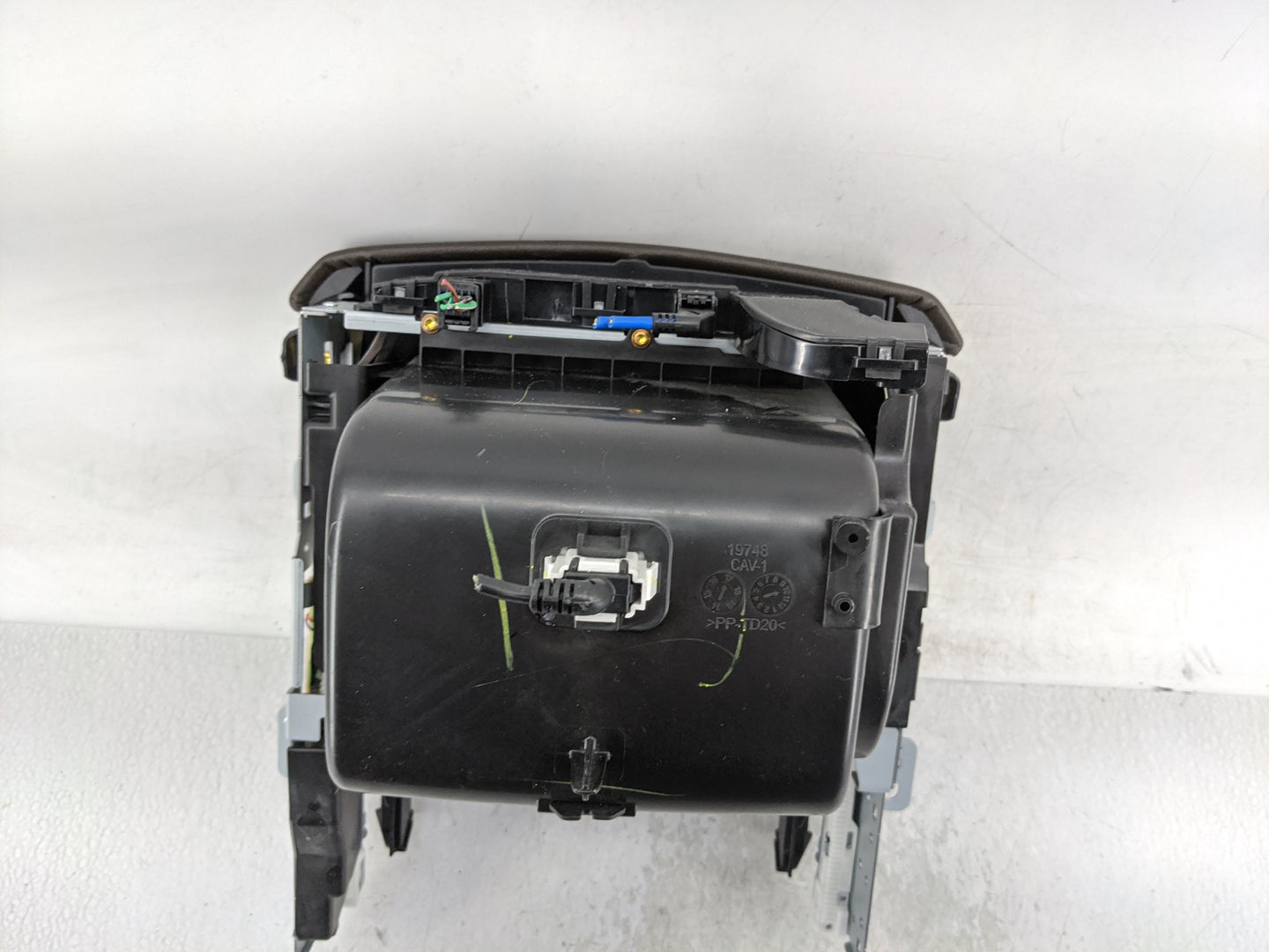 2017 Chevrolet Suburban 1500 Radio AM FM Cd Player Receiver Replacement Fits Fits 2018 2019 2020 OEM Used Auto Parts - Oemus