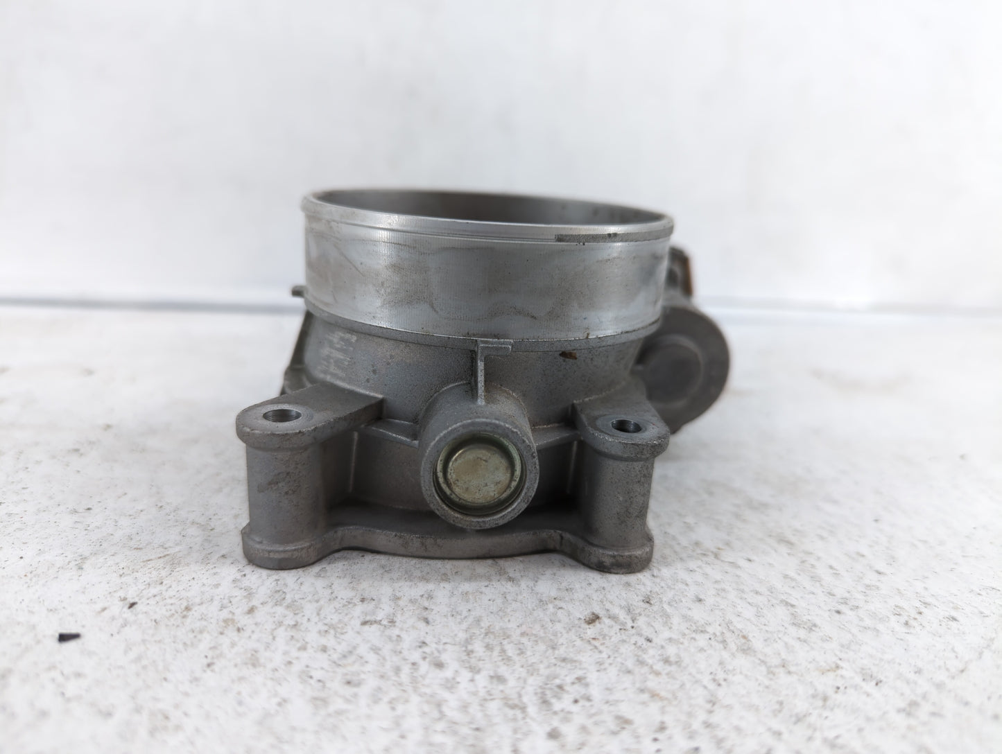 2017 Chevrolet Suburban 1500 Throttle Body P/N:12678224 12617792 Fits Fits 2014 2015 2016 2018 2019 OEM Used Auto Parts - Oe