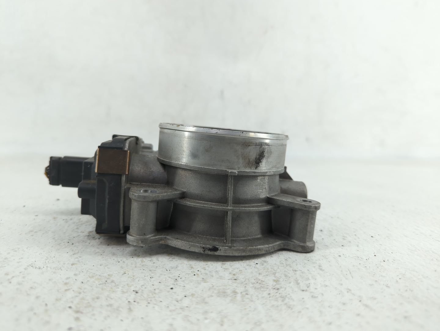 2017 Chevrolet Suburban 1500 Throttle Body P/N:12678224 12617792 Fits Fits 2014 2015 2016 2018 2019 OEM Used Auto Parts - Oe