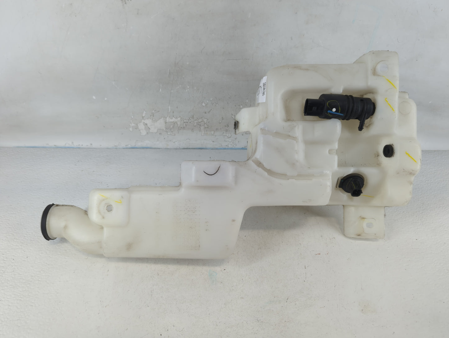 Chevrolet Suburban 1500 Windshield Washer Fluid Reservoir Bottle Oem - Oemusedautoparts1.com