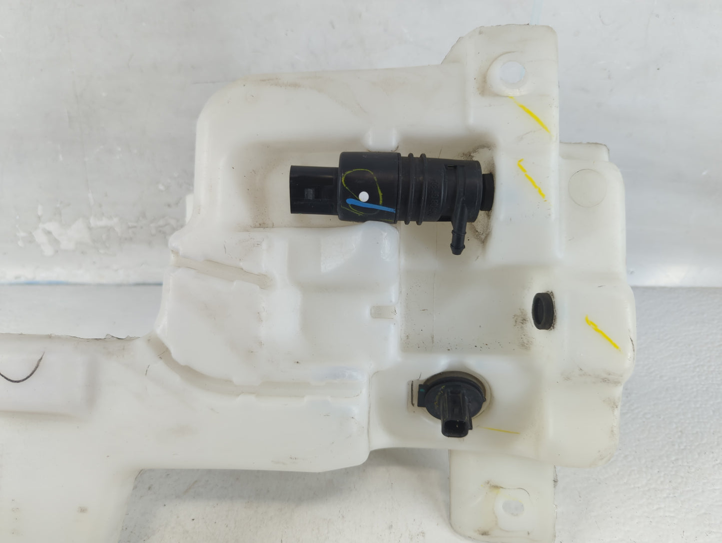 Chevrolet Suburban 1500 Windshield Washer Fluid Reservoir Bottle Oem - Oemusedautoparts1.com