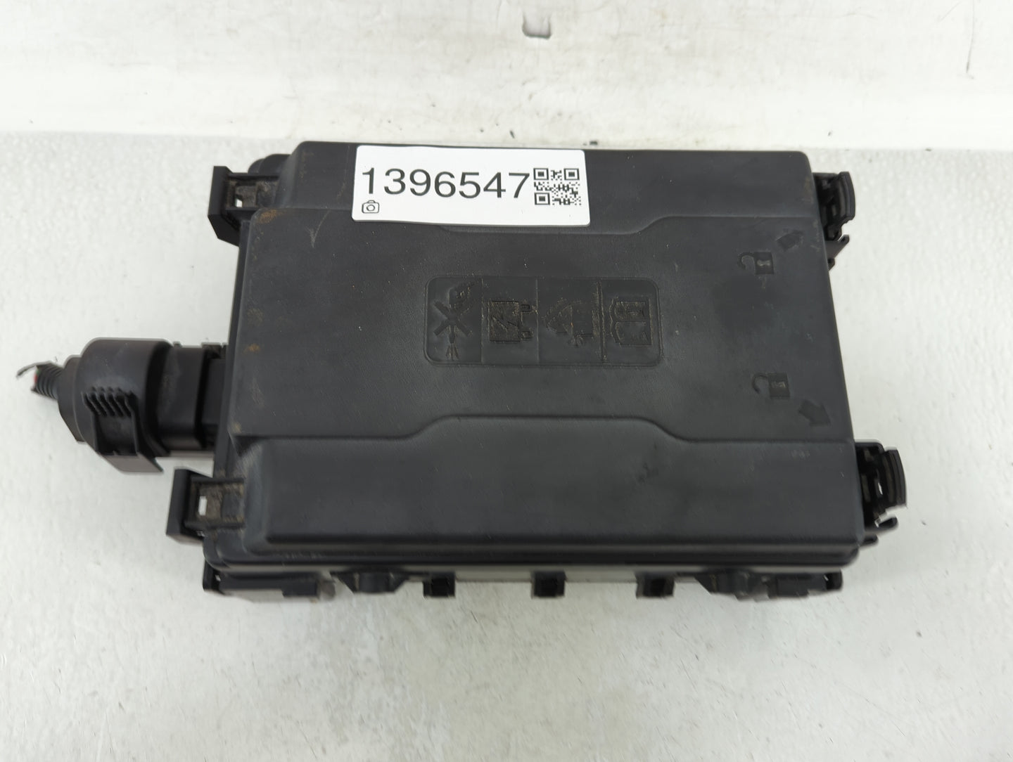 2015-2020 Chevrolet Tahoe Fusebox Fuse Box Panel Relay Module P/N:23225905 Fits Fits 2015 2016 2017 2018 2019 2020 OEM Used 