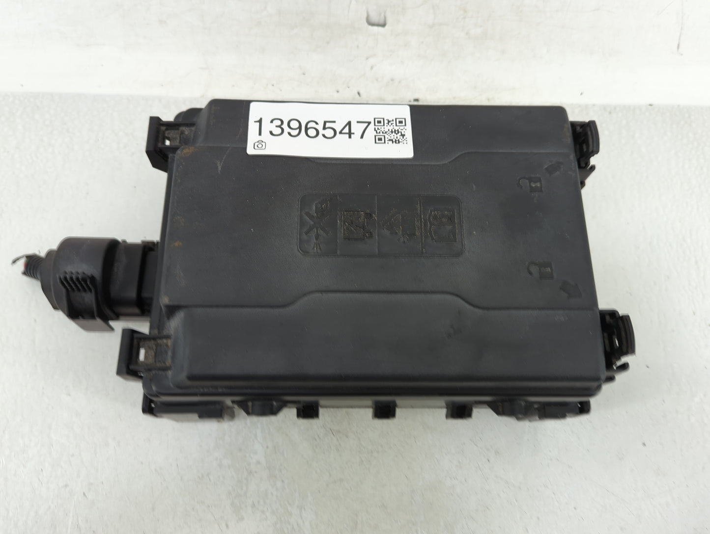 2015-2020 Chevrolet Tahoe Fusebox Fuse Box Panel Relay Module P/N:23225905 Fits Fits 2015 2016 2017 2018 2019 2020 OEM Used 