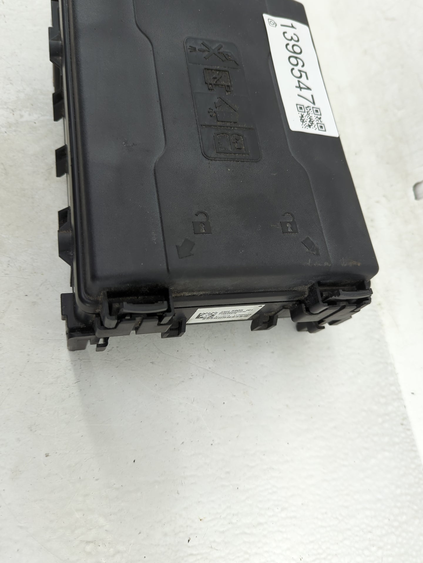 2015-2020 Chevrolet Tahoe Fusebox Fuse Box Panel Relay Module P/N:23225905 Fits Fits 2015 2016 2017 2018 2019 2020 OEM Used 