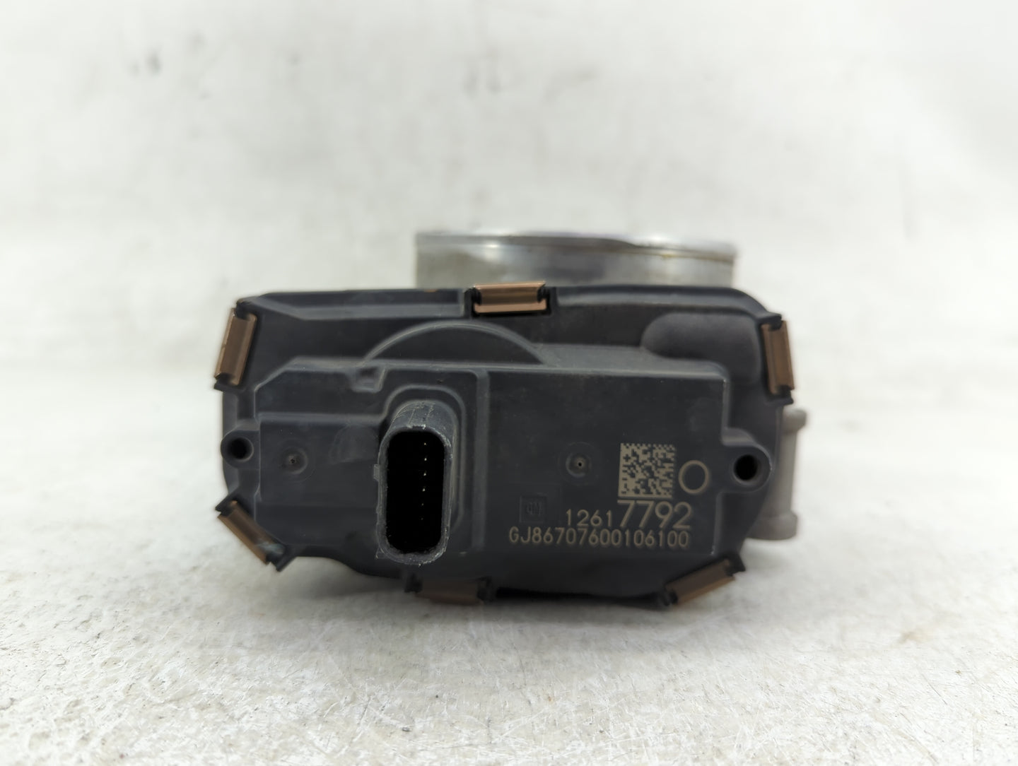 2015-2022 Chevrolet Tahoe Throttle Body P/N:12617792 Fits Fits 2014 2015 2016 2017 2018 2019 2020 2021 2022 OEM Used Auto Pa