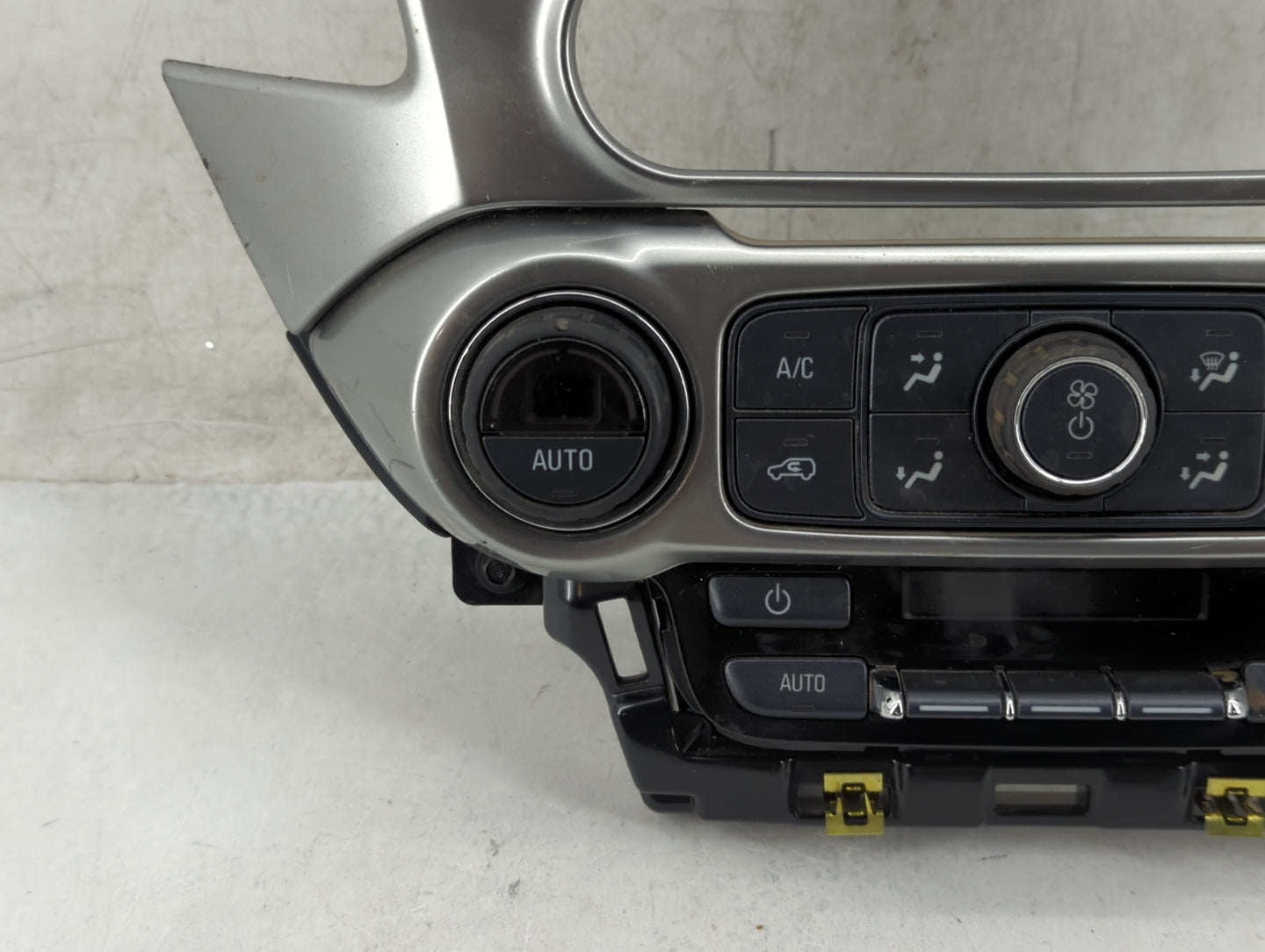 2015-2017 Chevrolet Tahoe Climate Control Module Temperature AC/Heater Replacement P/N:84164477 7370200000000X Fits OEM Used