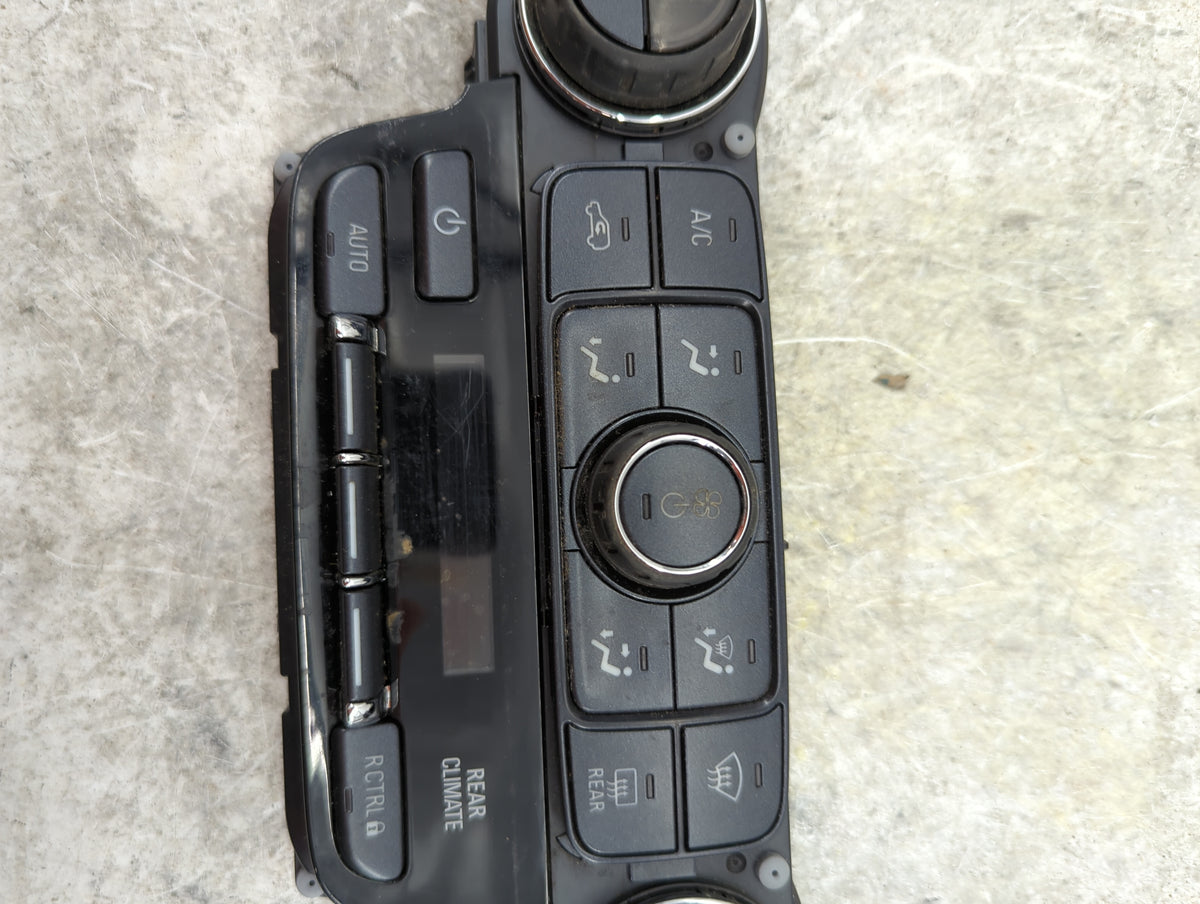 2017-2020 Chevrolet Tahoe Climate Control Module Temperature AC/Heater Replacement P/N:84164477 815372982 Fits OEM Used Auto