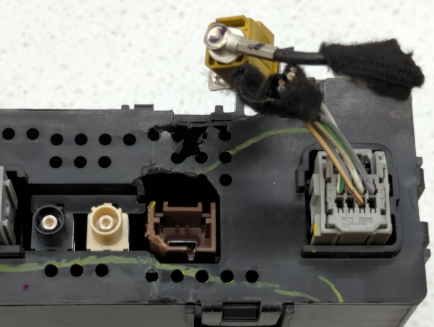 2017-2017 Chevrolet Tahoe Am Fm Cd Player Radio Receiver - Oemusedautoparts1.com