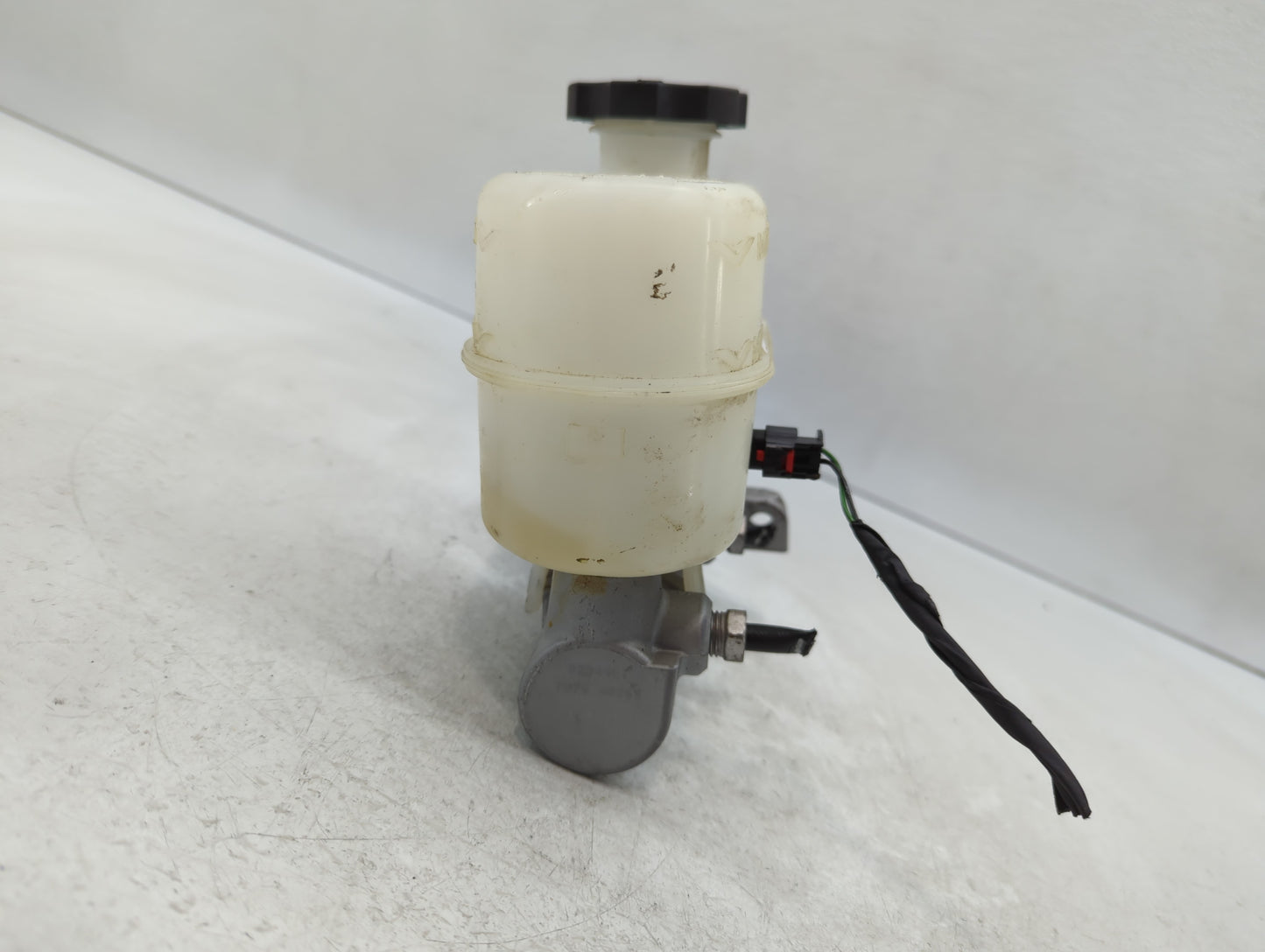 2015-2020 Chevrolet Tahoe Brake Master Cylinder - Oemusedautoparts1.com