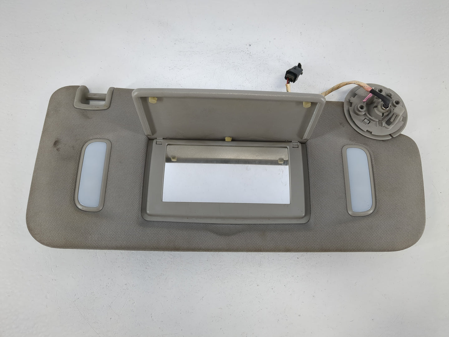 2017 Chevrolet Traverse Sun Visor Shade Replacement Passenger Right Mirror Fits OEM Used Auto Parts - Oemusedautoparts1.com