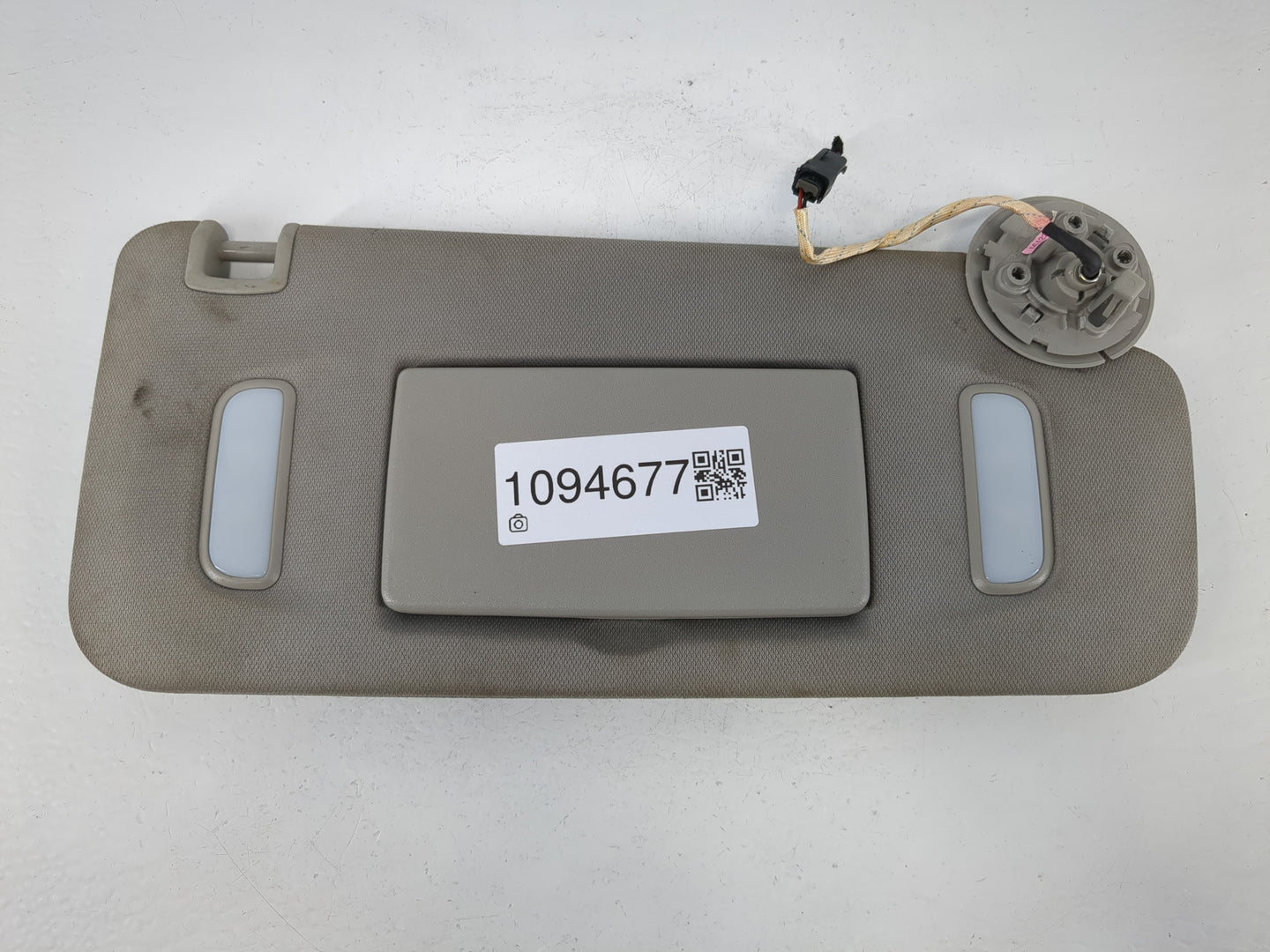2017 Chevrolet Traverse Sun Visor Shade Replacement Passenger Right Mirror Fits OEM Used Auto Parts - Oemusedautoparts1.com