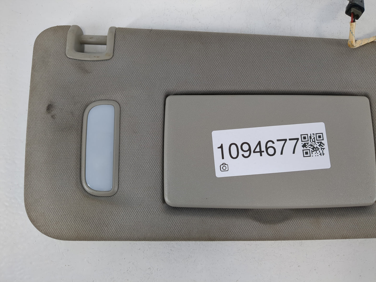 2017 Chevrolet Traverse Sun Visor Shade Replacement Passenger Right Mirror Fits OEM Used Auto Parts - Oemusedautoparts1.com