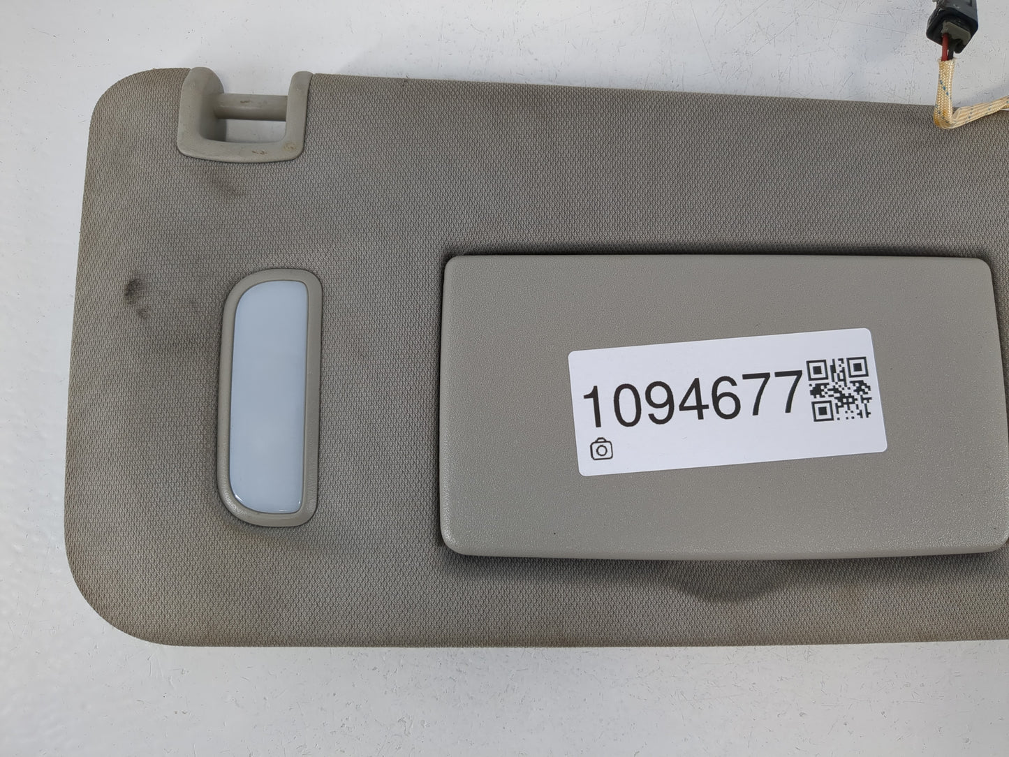 2017 Chevrolet Traverse Sun Visor Shade Replacement Passenger Right Mirror Fits OEM Used Auto Parts - Oemusedautoparts1.com